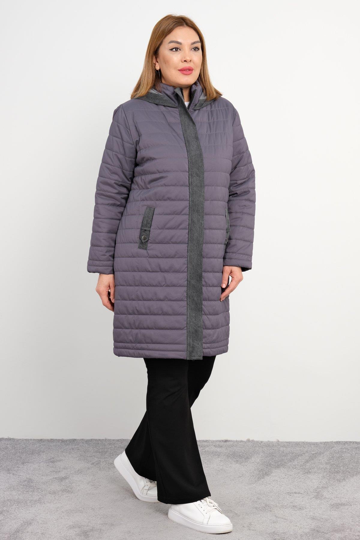 önü fermuarlı, kapşonlu uzun şişme mont