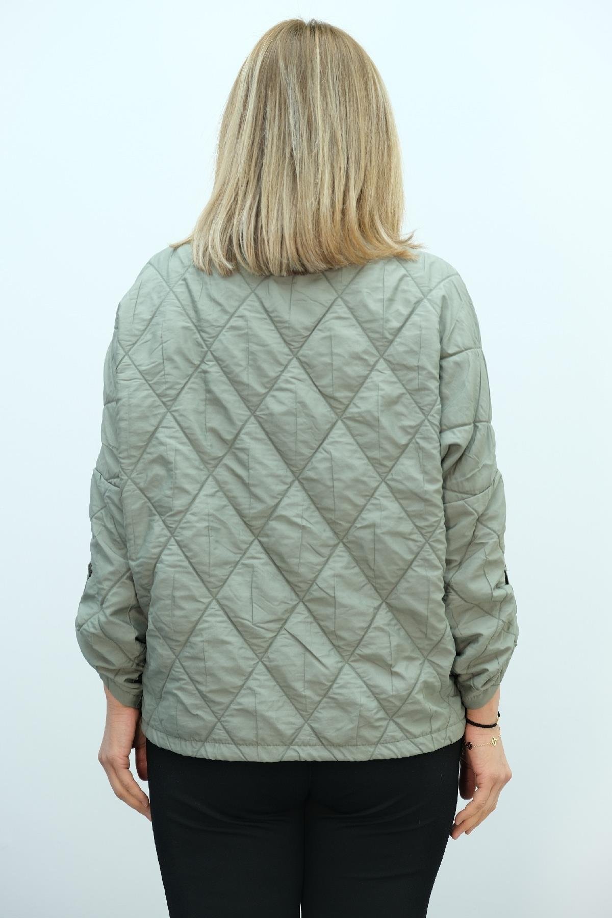 Önü fermuarlı ve kapitone kumaş büyük beden kadın kısa mont