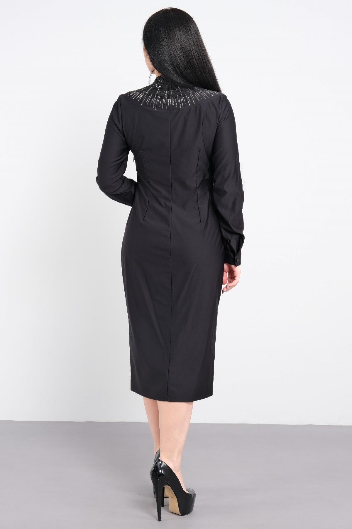 Yakası taş işlemeli, uzun kollu, uzun kadın elbisesi