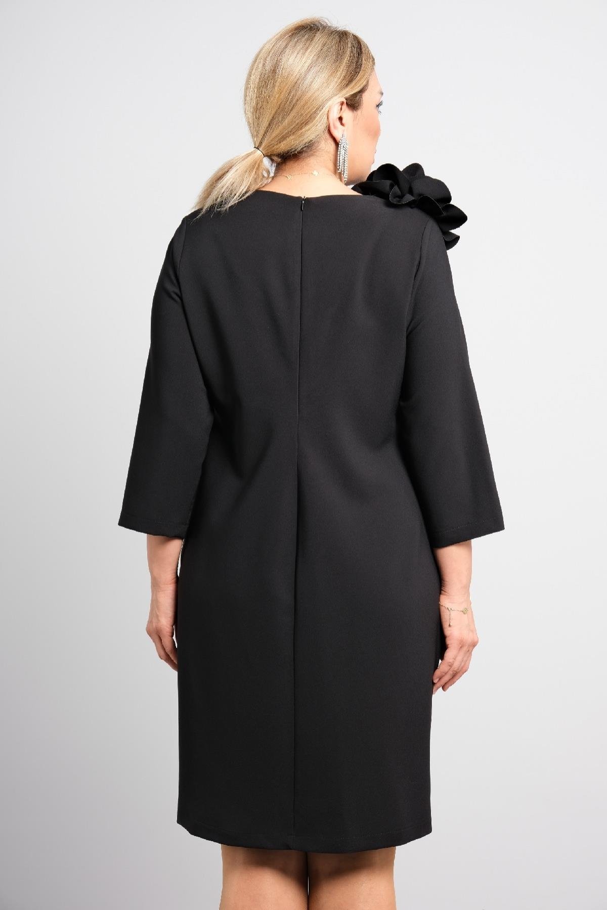 Yakassı çiçek detaylı arkası fermuarlı büyük beden kadın elbise