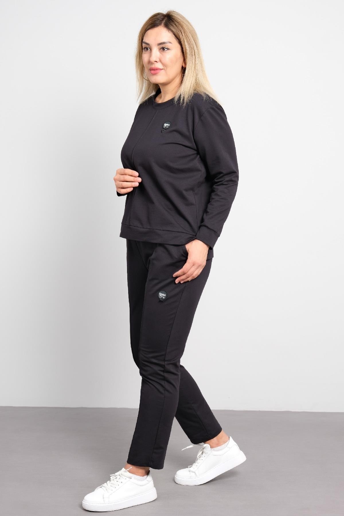 Yuvarkal yaka ve önü baskılı, büyük beden kadın eşofman takımı