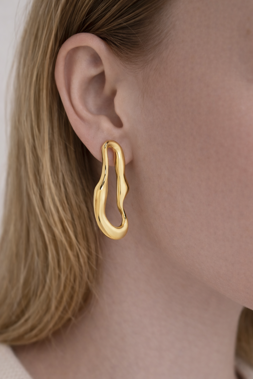 Gold Figürlü Küpe