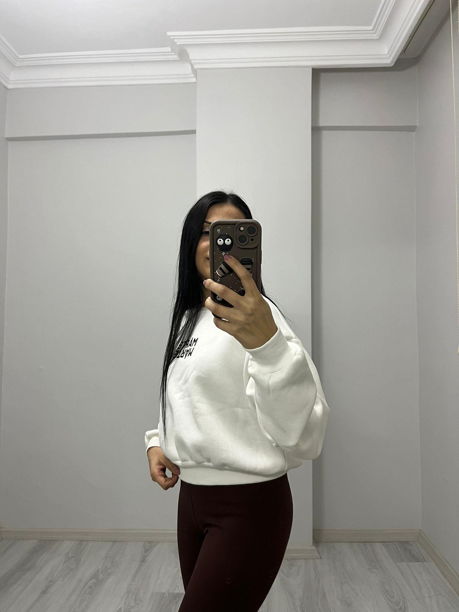 Üç İplik Ön ve Arka Yazılı Sweatshırt Beyaz