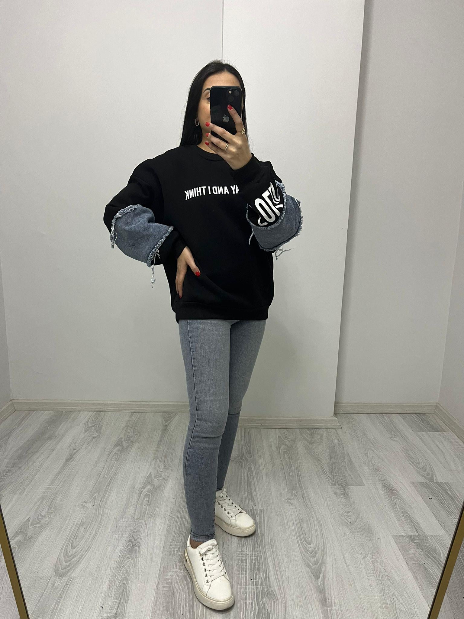 Üç İplik Önü Baskılı Kolları Denim Detaylı Sweatshırt Siyah