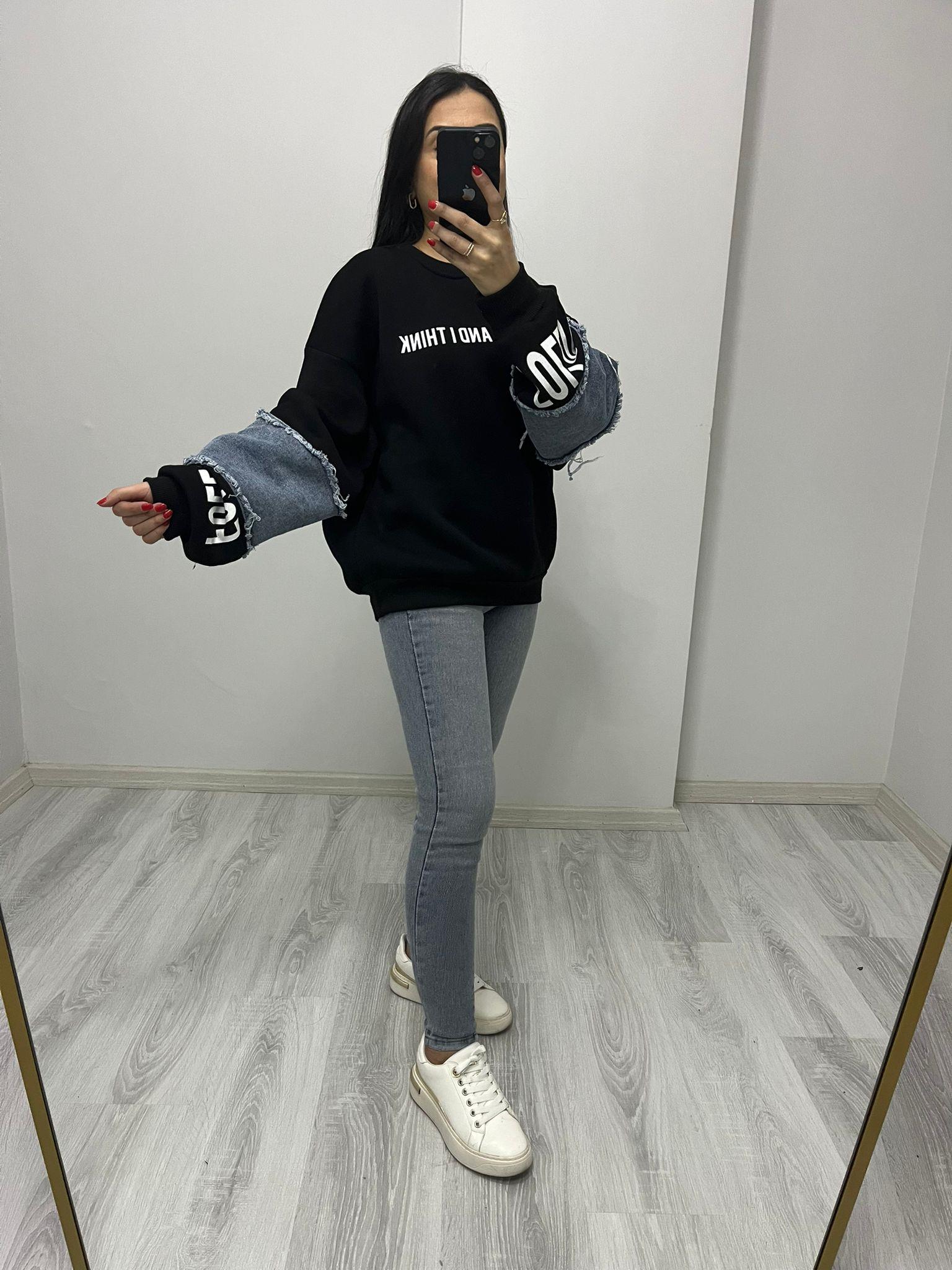 Üç İplik Önü Baskılı Kolları Denim Detaylı Sweatshırt Siyah