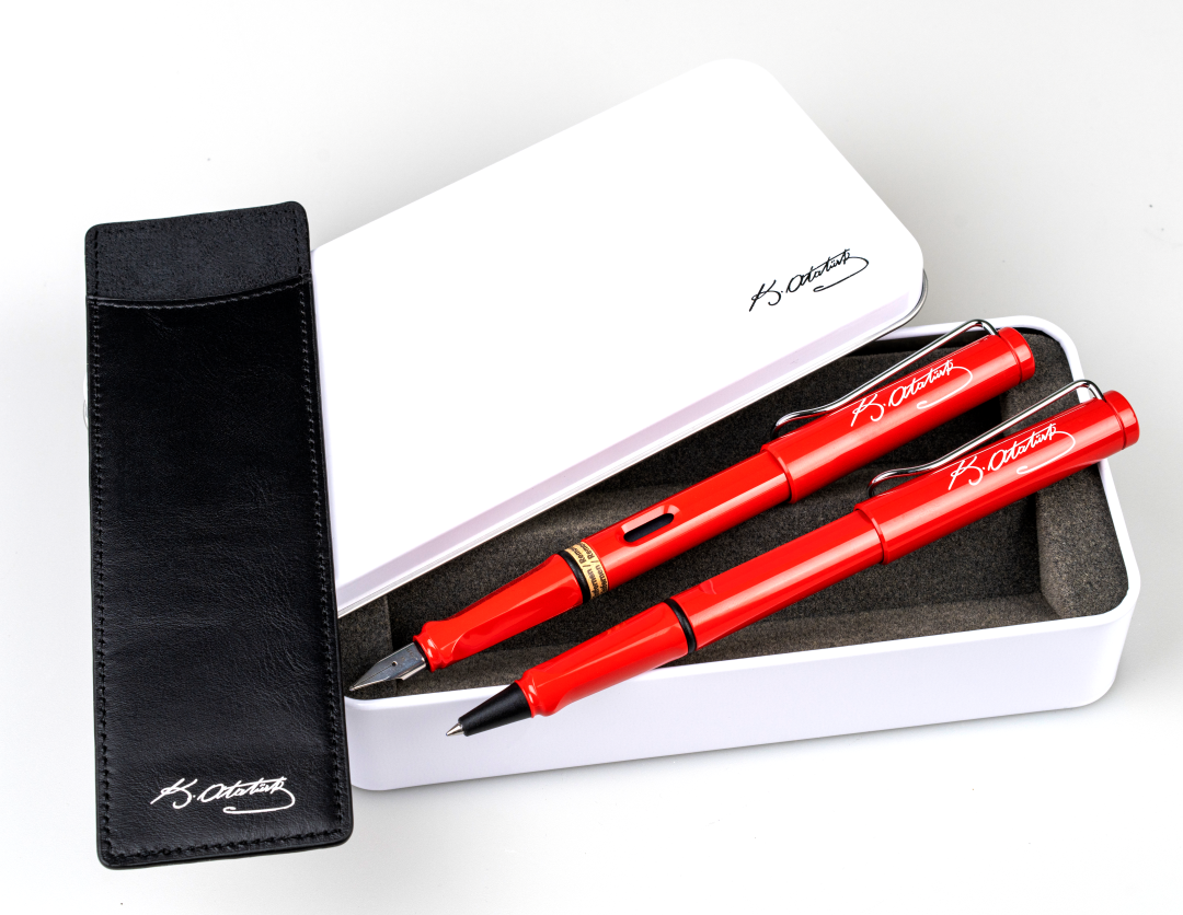 Lamy 2'li Safarı Kırmızı Dolma&Roller Kalem Atatürk İmzalı Beyaz Metal Kuulu ve Siyah Tekli Deri Kı