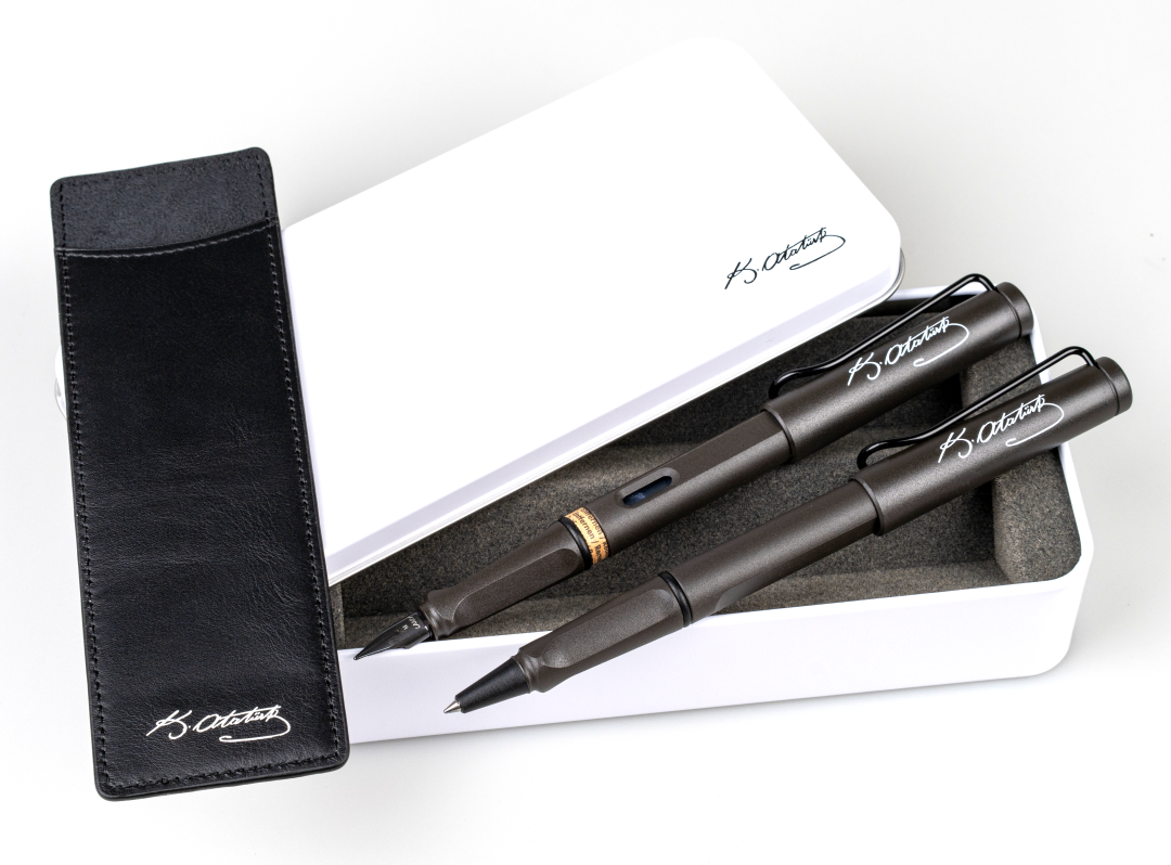 Lamy 2'li Safarı Mat Siyah Dolma&Roller Kalem Atatürk İmzalı Beyaz Metal Kutulu ve Siyah Tekli Deri Kılıflı Seti