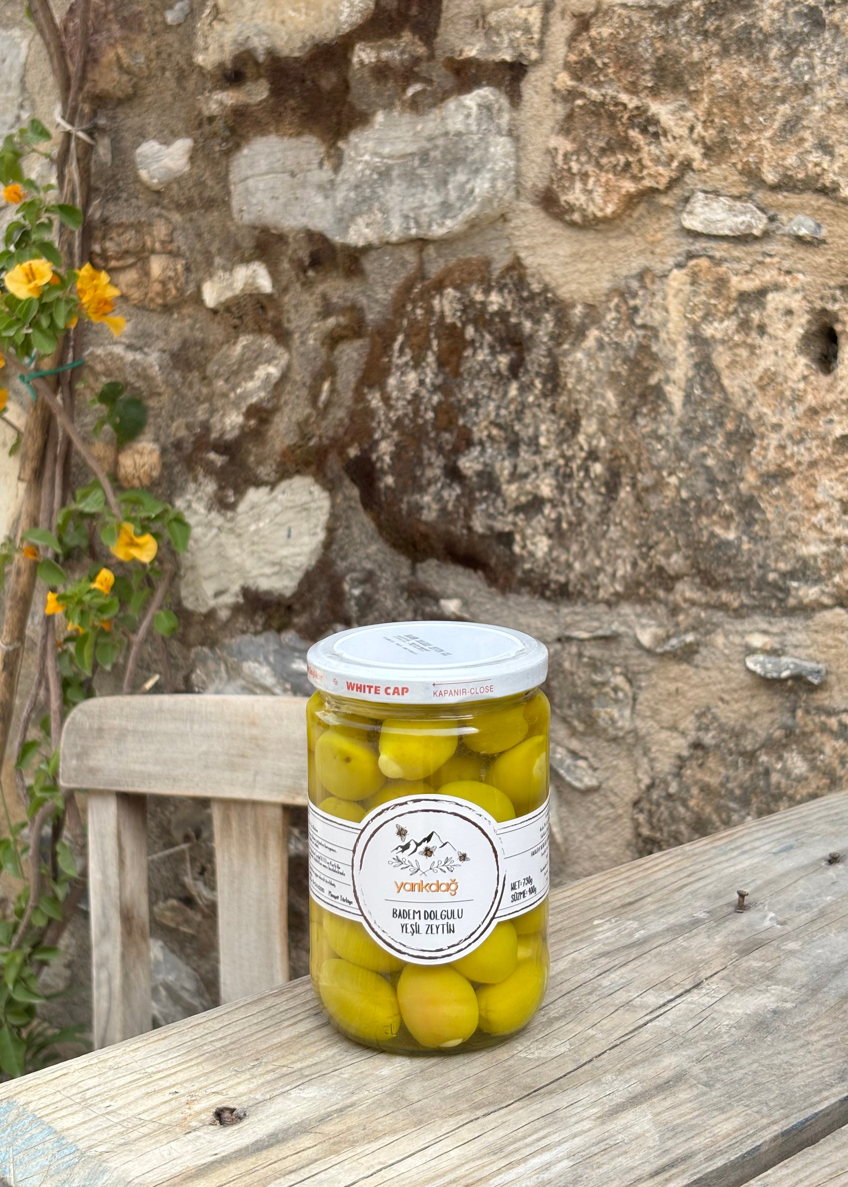 Badem Dolgulu Yeşil Zeytin