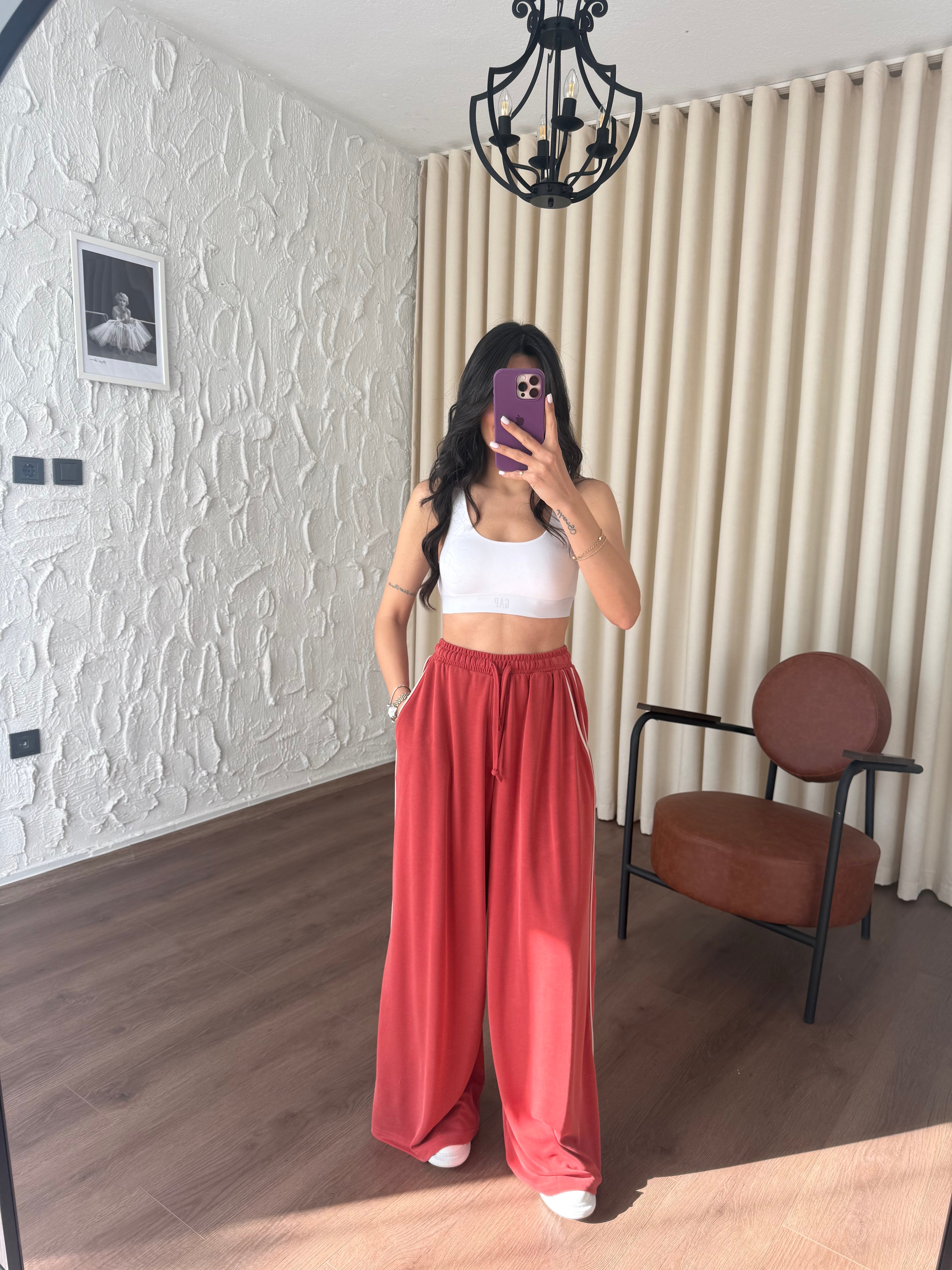 Beyaz Biyeli Nar Çiçeği Eşofman Altı