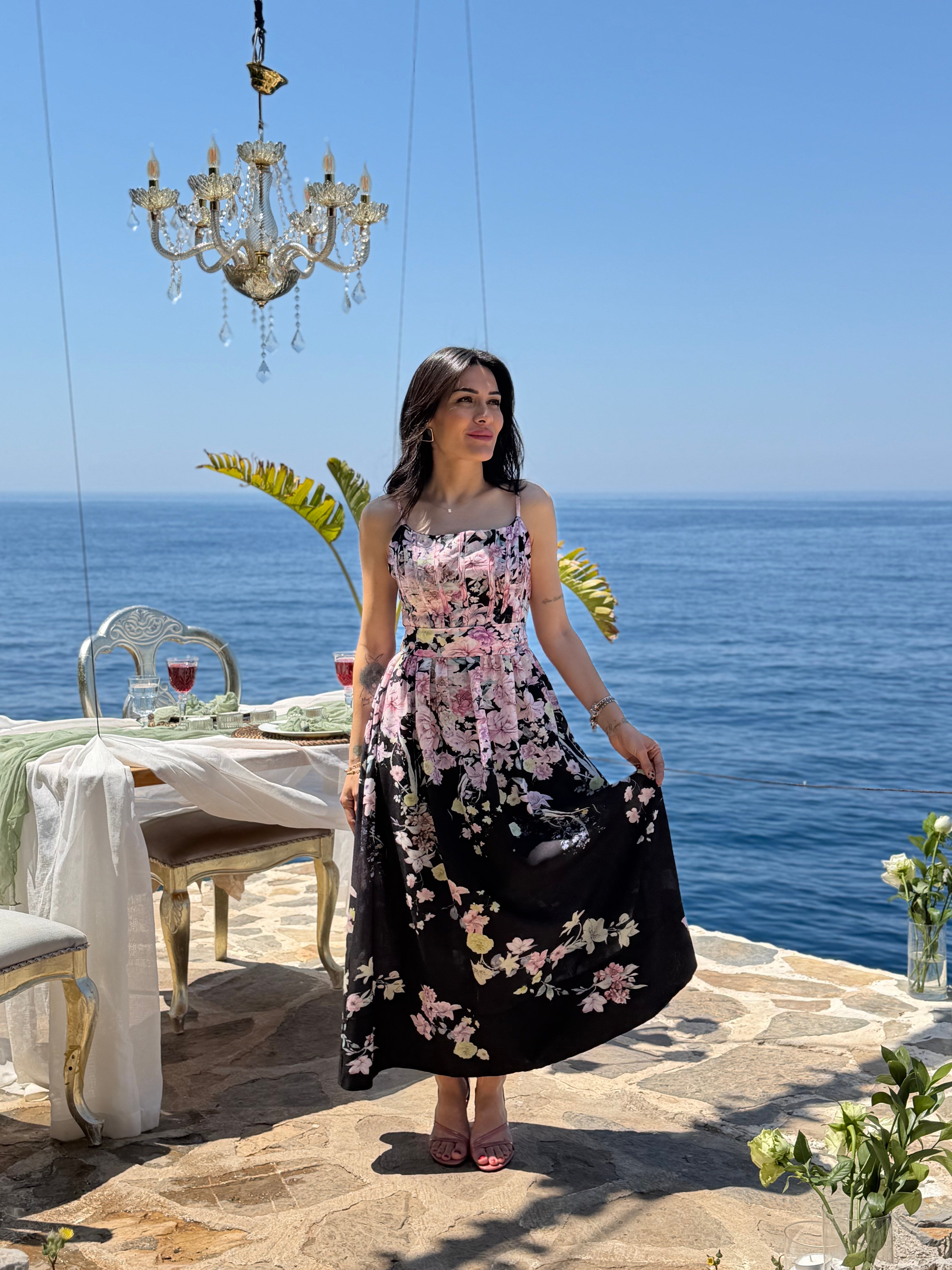 Biyeli Floral Desenli Siyah Keten Elbise