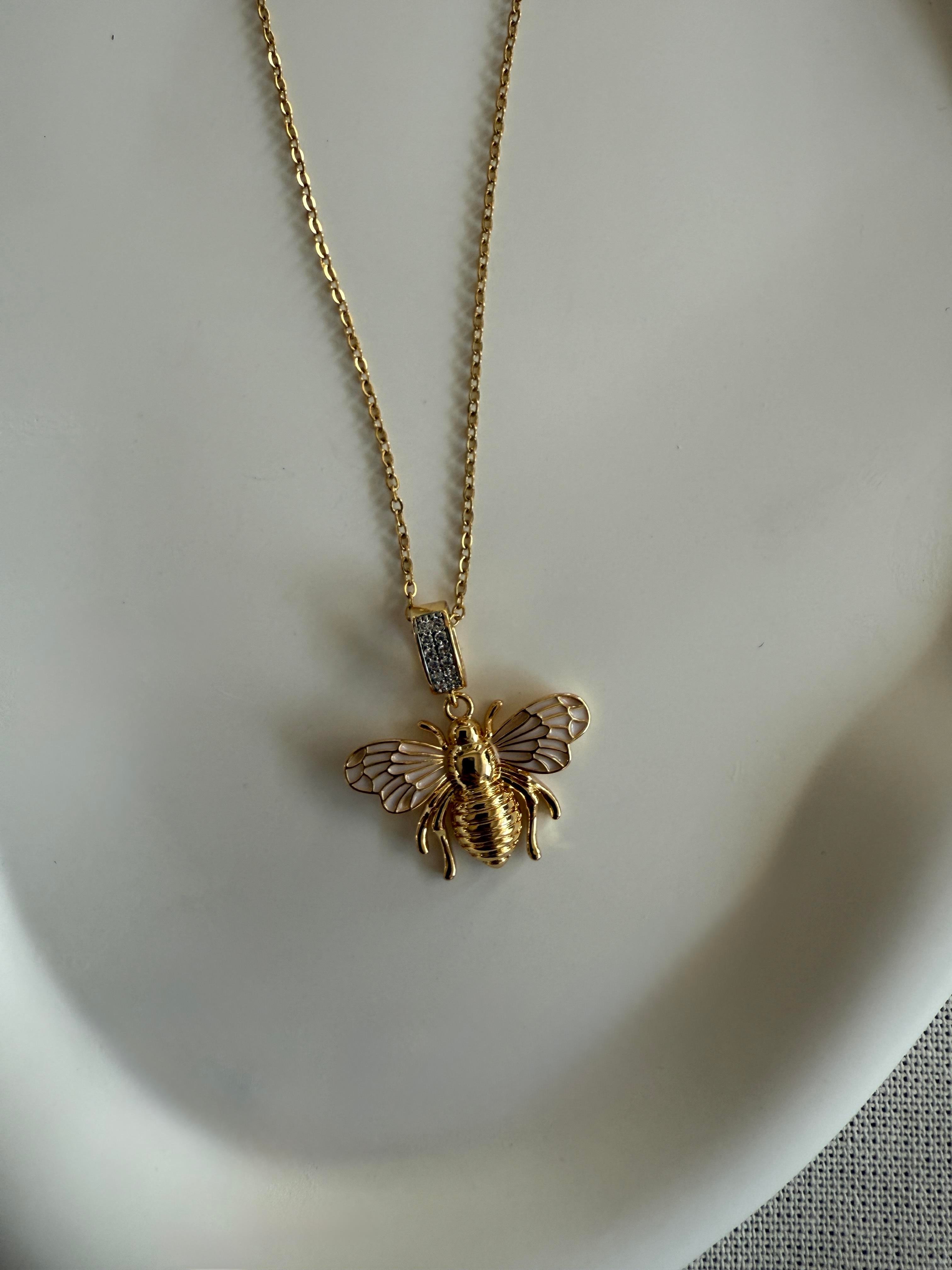 Çelik Arı Figürlü Kolye