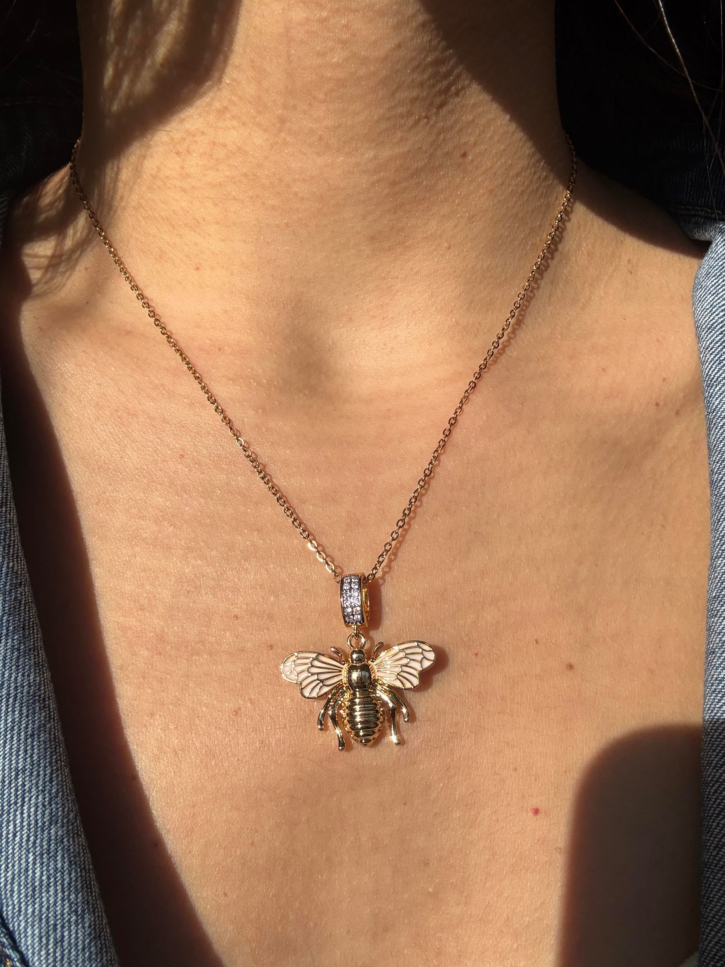 Çelik Arı Figürlü Kolye