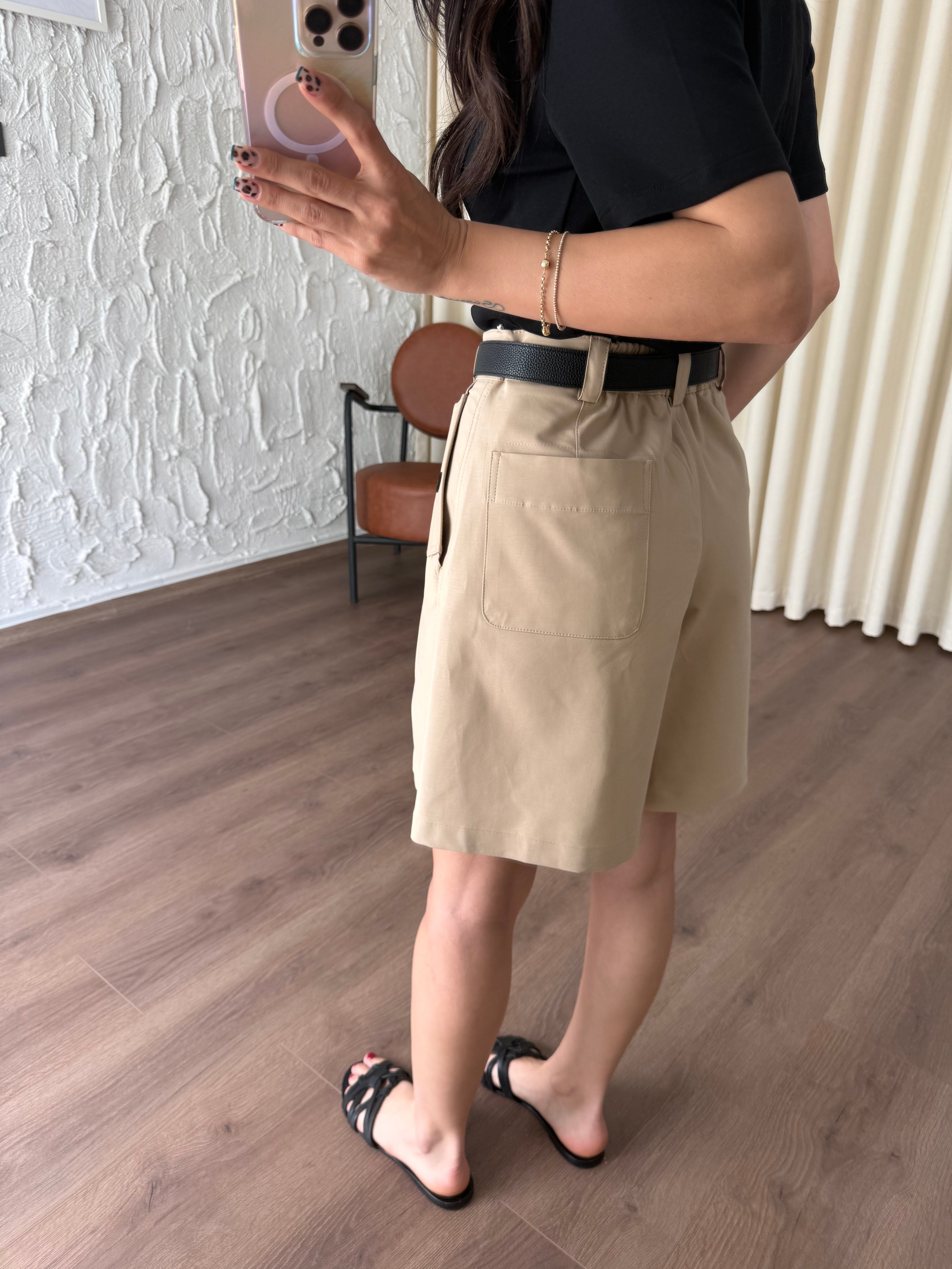 Cep Detaylı Pileli Camel Şort