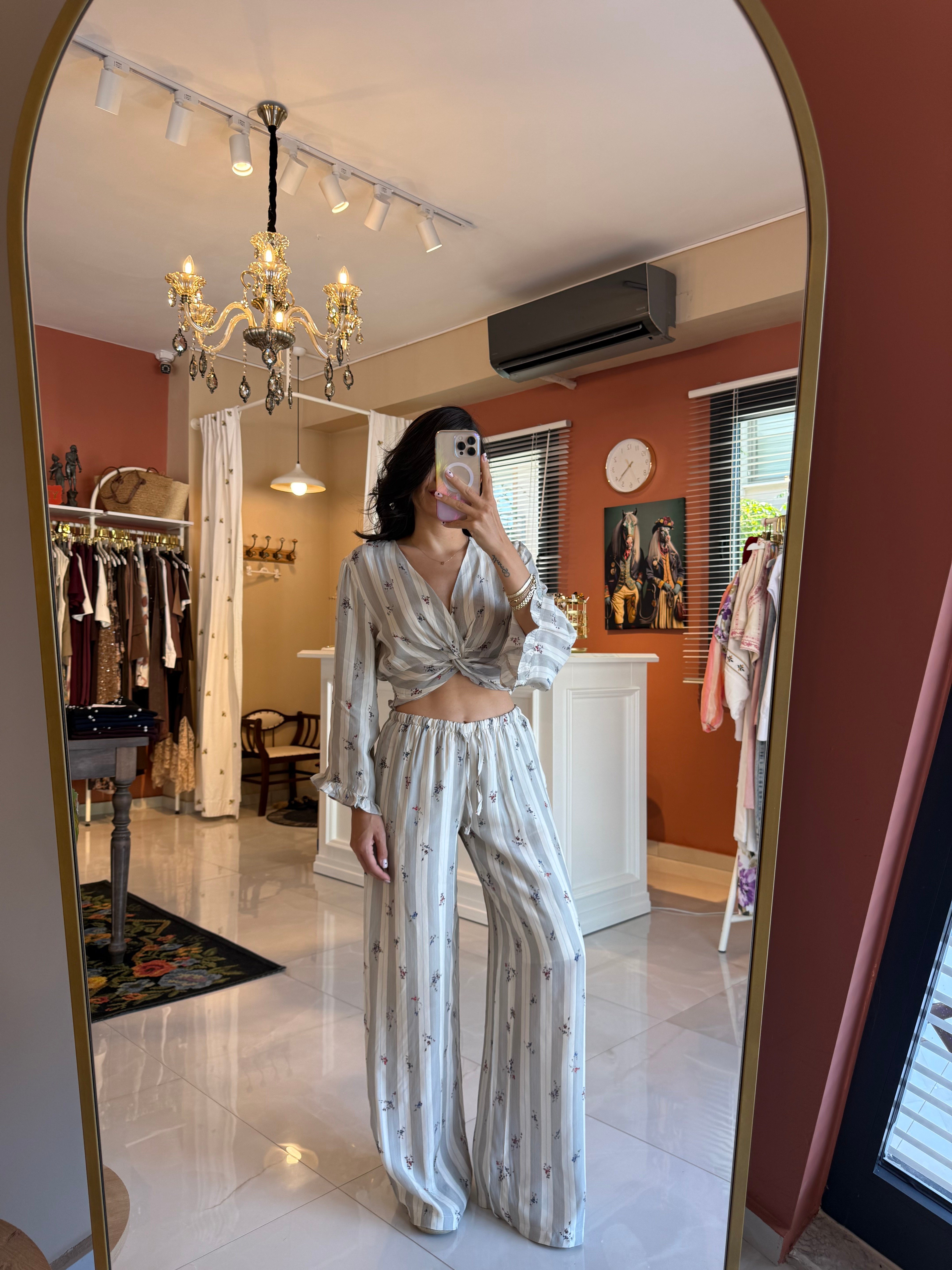 Çiçek Desenli Düğümlü Bluz Pantolon Takım