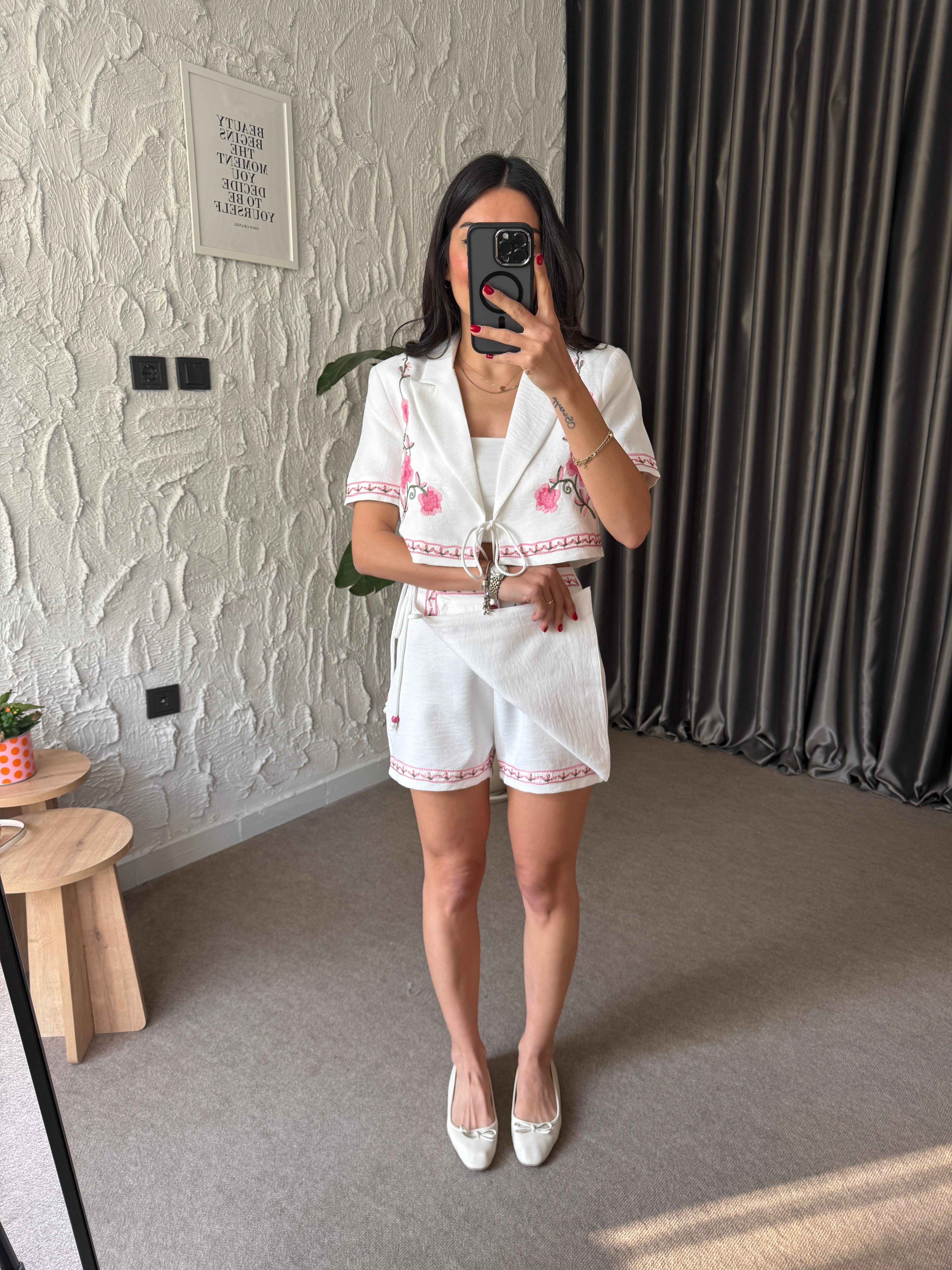 Çiçek Nakış İşlemeli Ekru Şort Etek