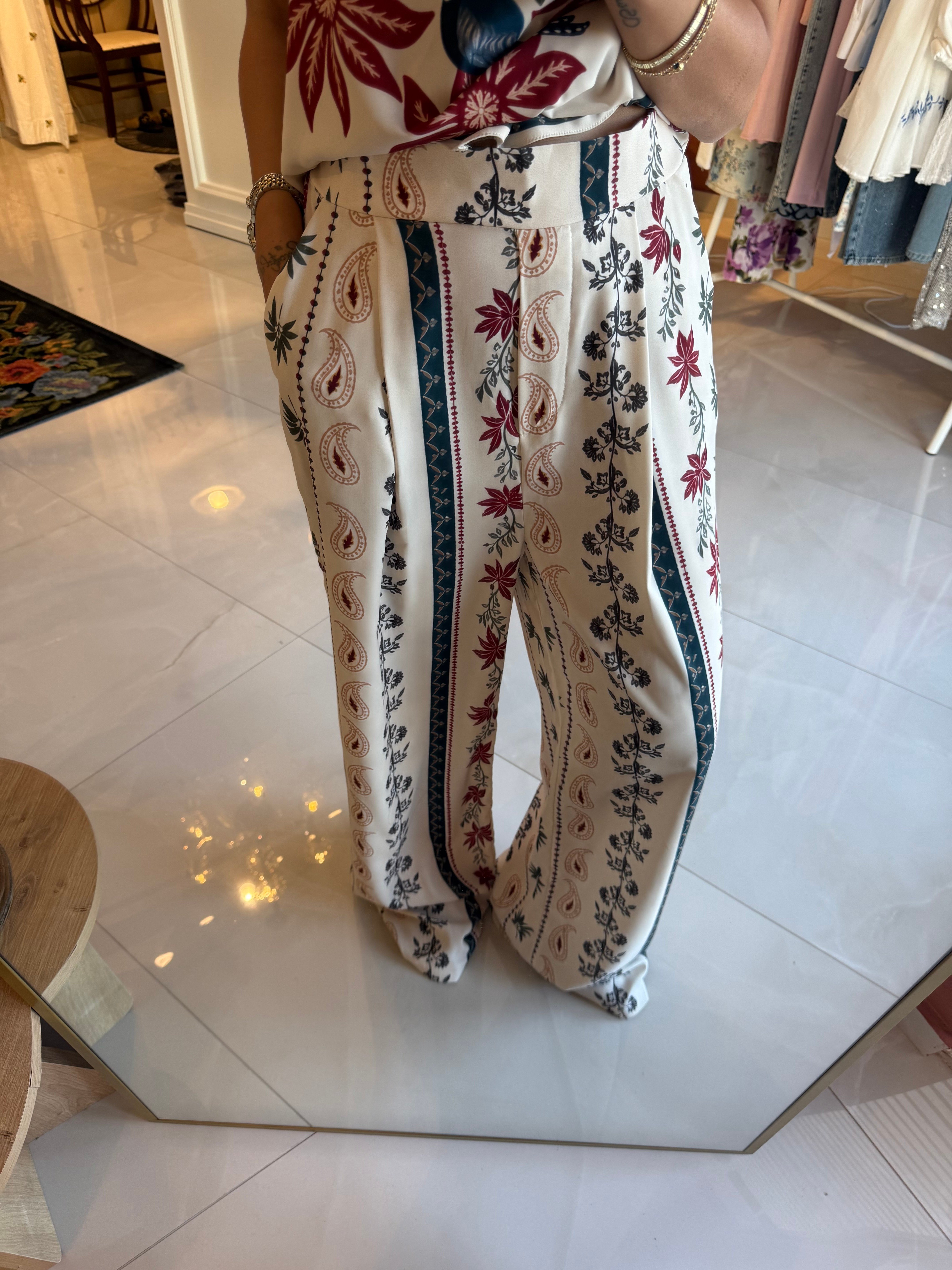 Çiçek Ve Papağan Desenli Askılı Bluz Pantolon Takım