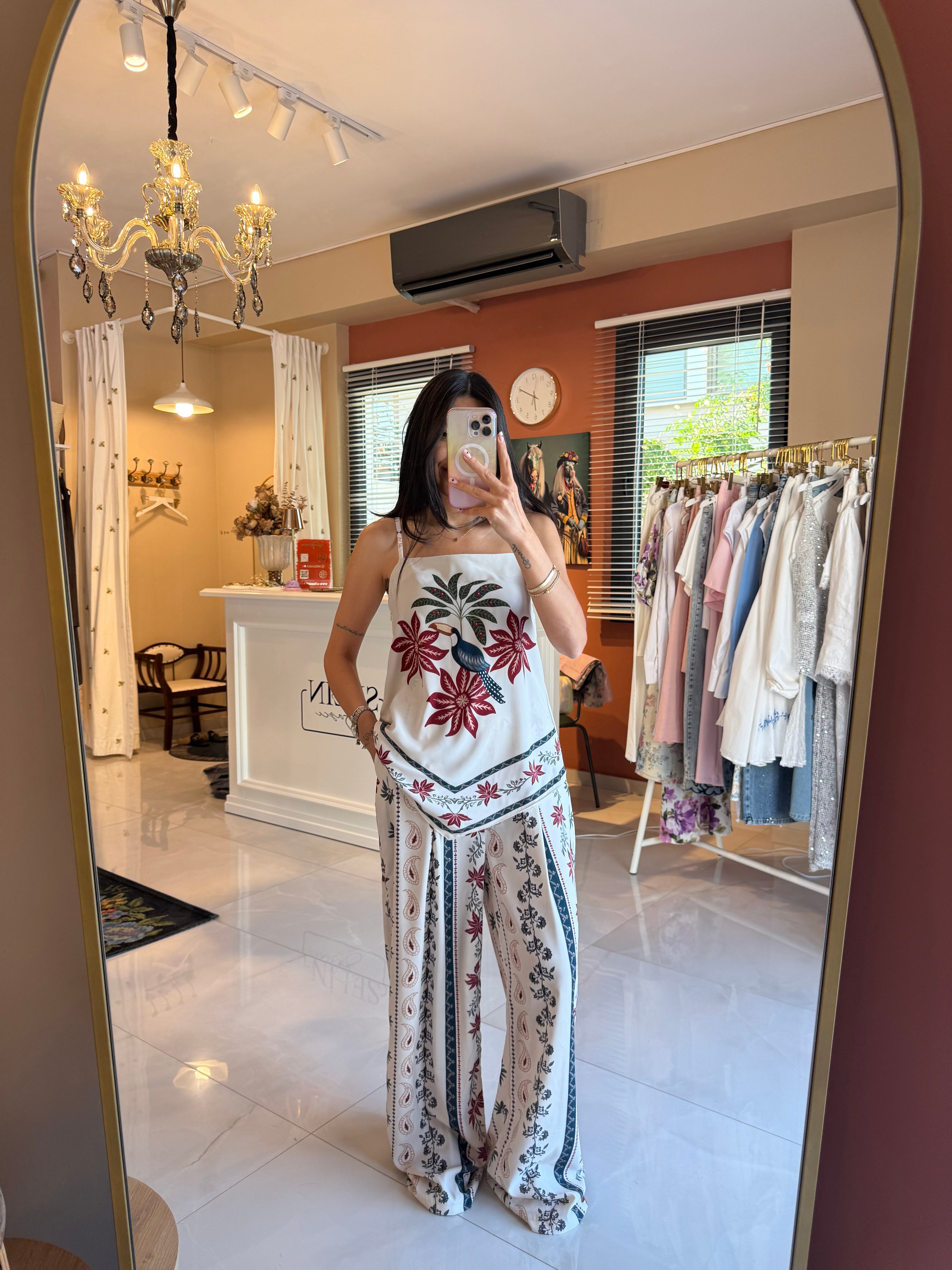Çiçek Ve Papağan Desenli Askılı Bluz Pantolon Takım
