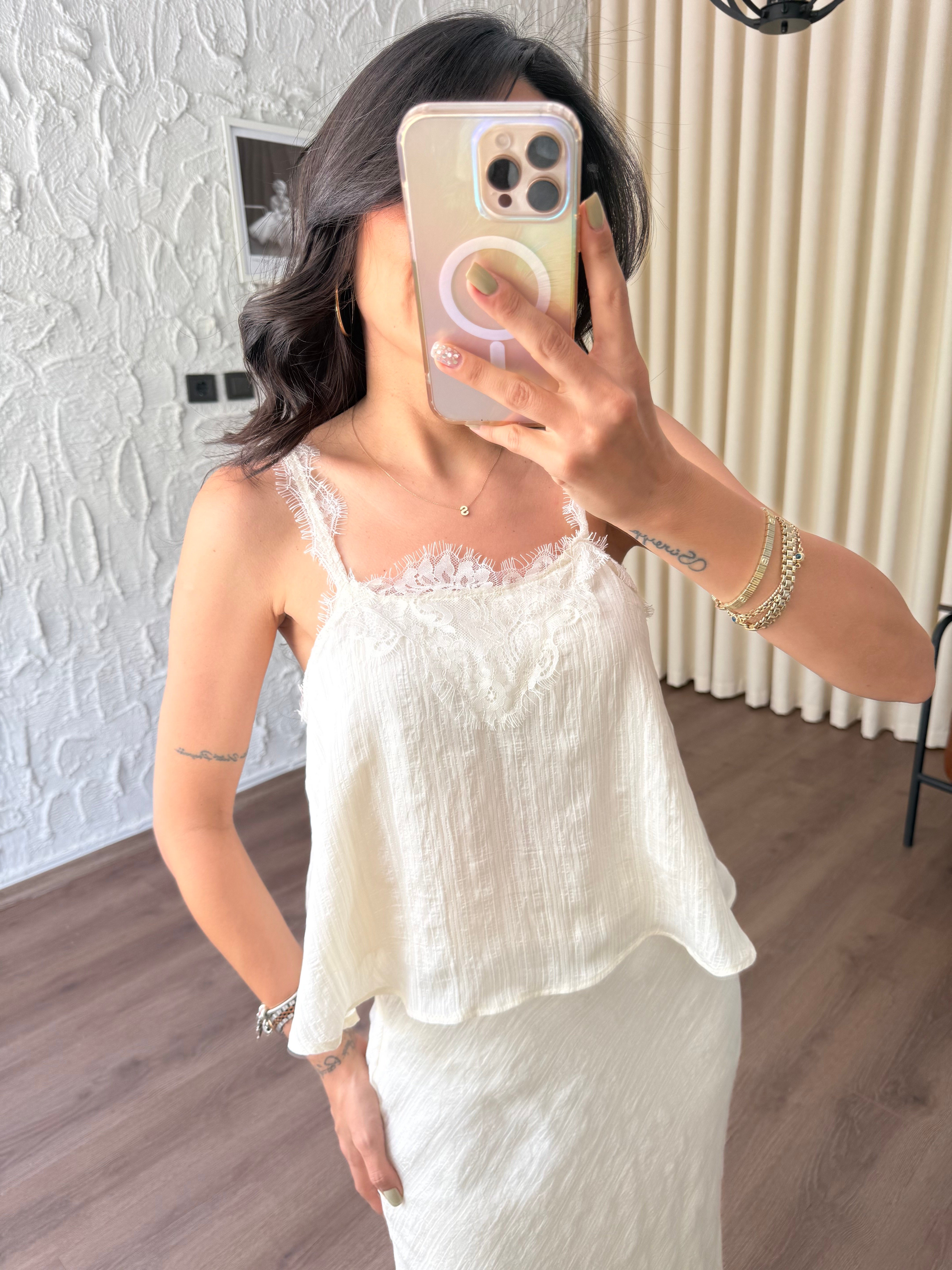 Dantel Detaylı Ekru Etekli Takım