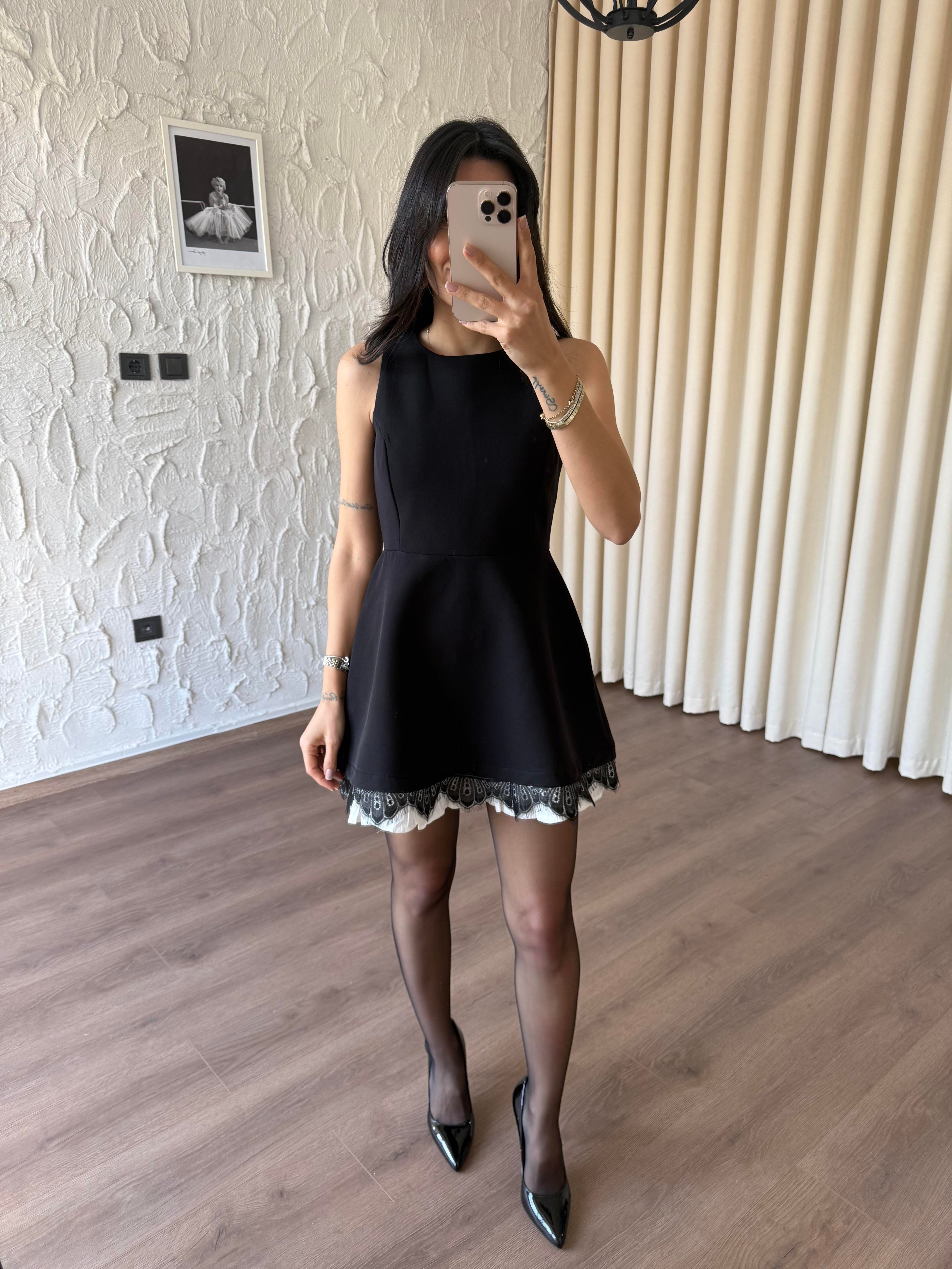 Dantel Dikişli Siyah Elbise