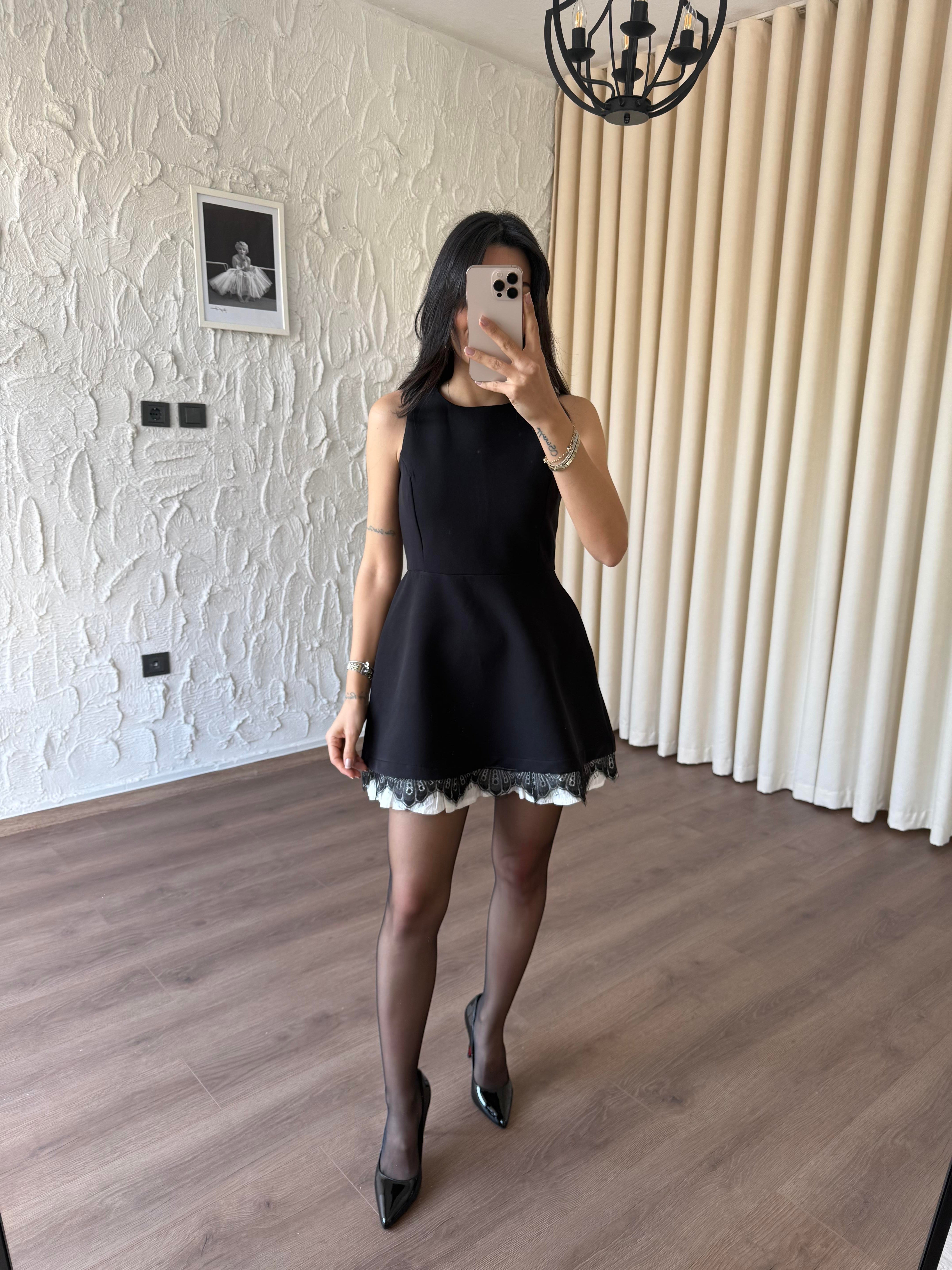 Dantel Dikişli Siyah Elbise