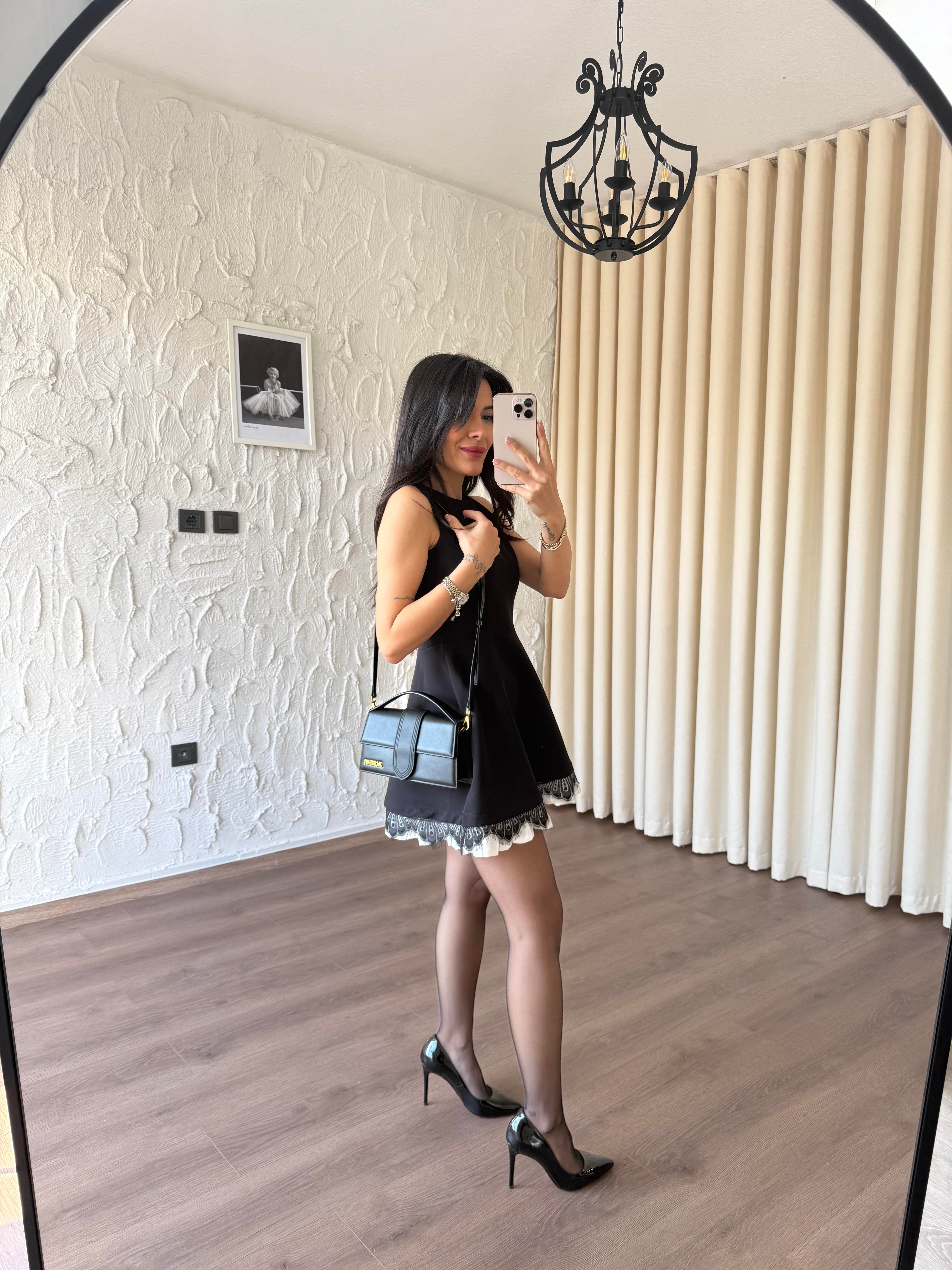 Dantel Dikişli Siyah Elbise