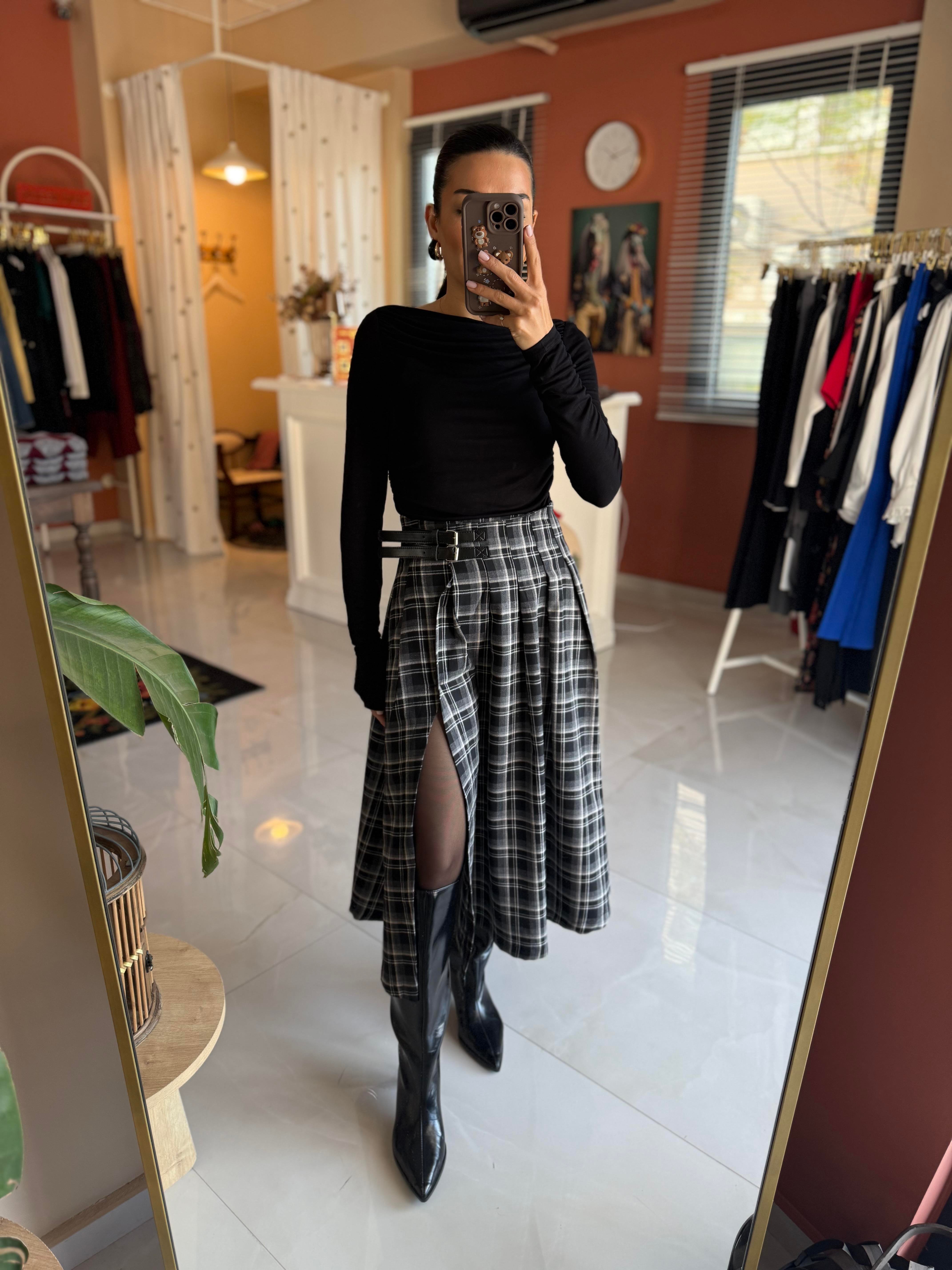 Ekoseli Yırtmaçlı Siyah Etek