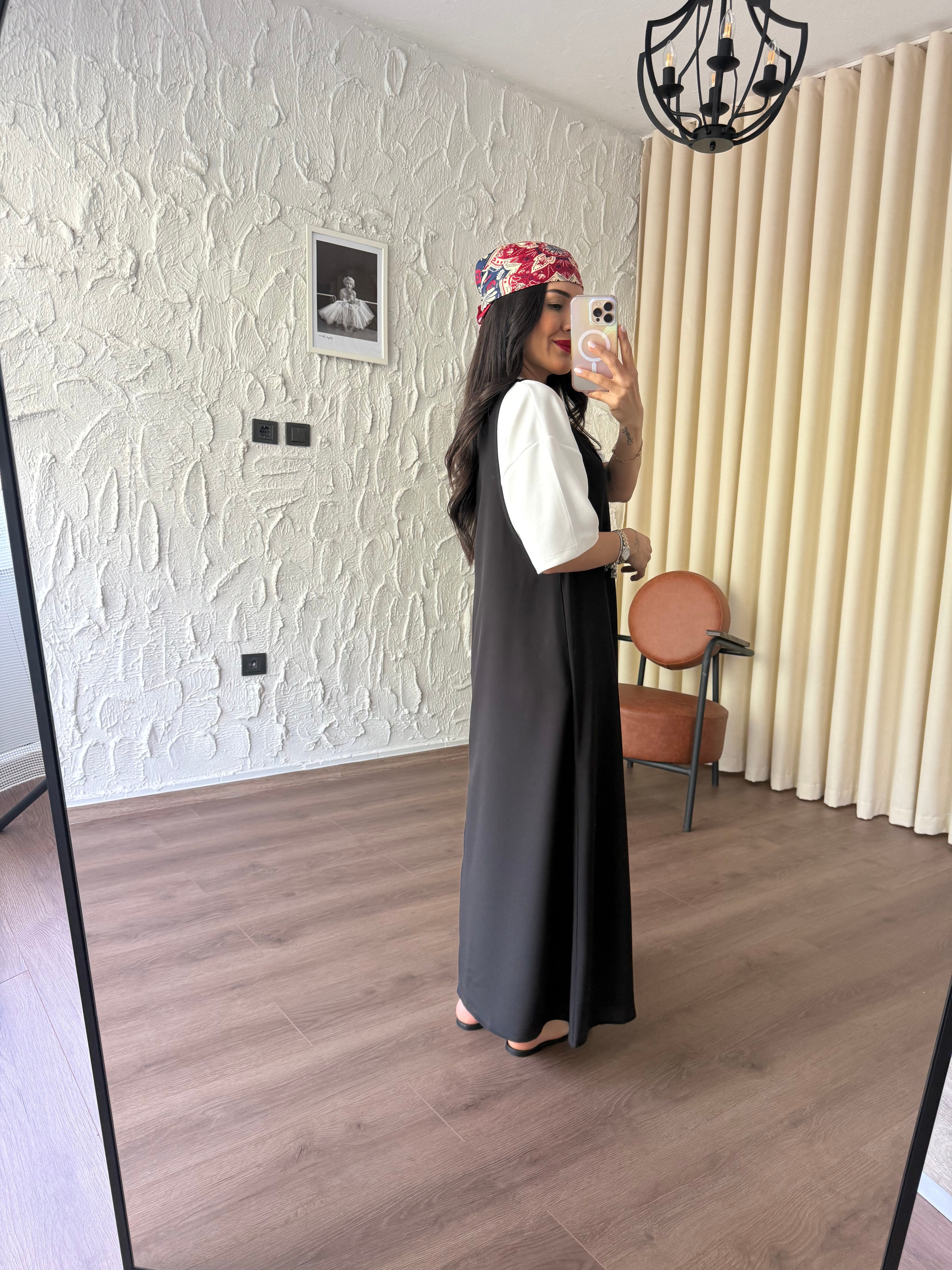 Ekru Tshirt Takım Siyah Elbise