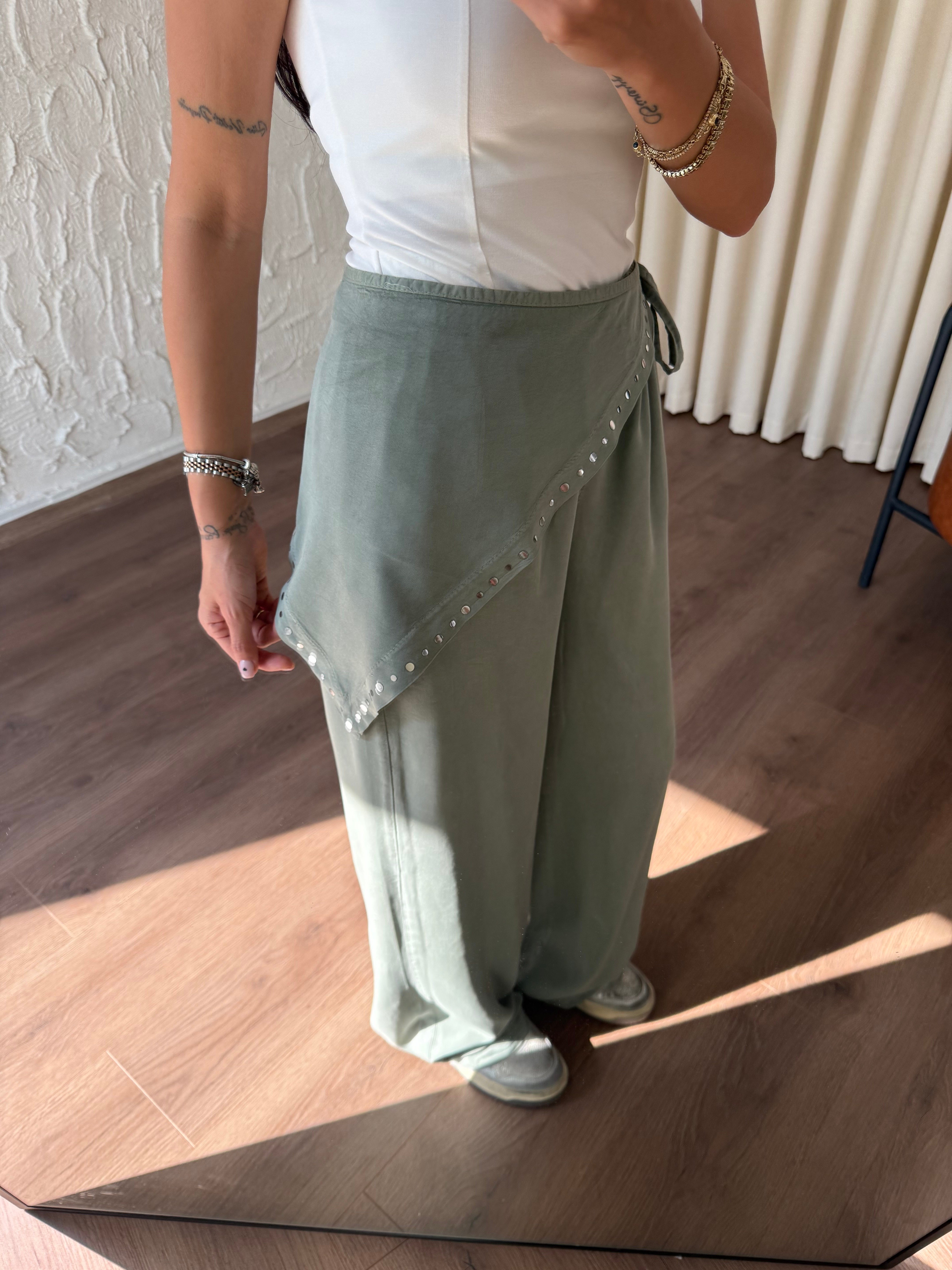 Fular Detaylı Haki Pantolon