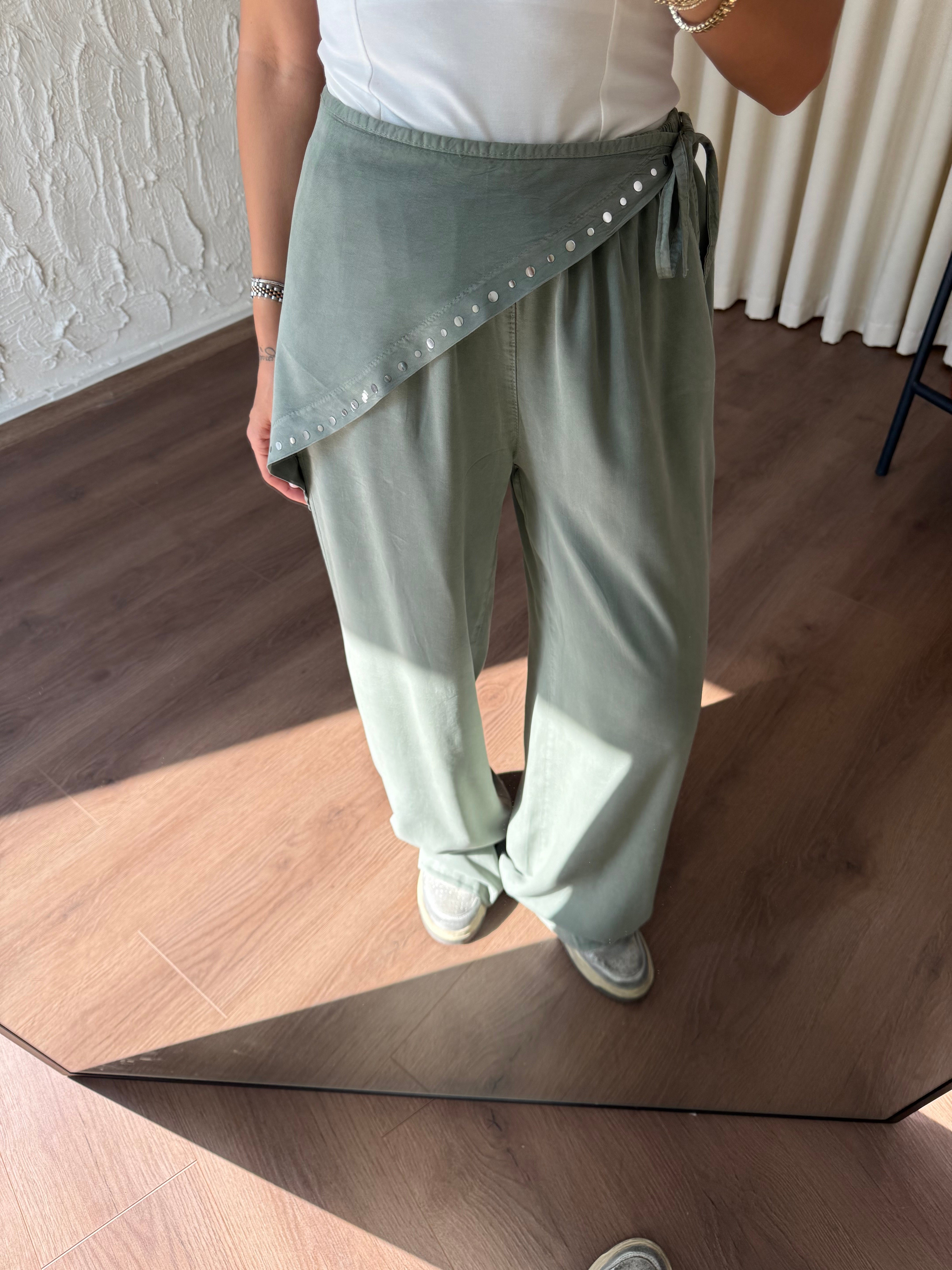 Fular Detaylı Haki Pantolon
