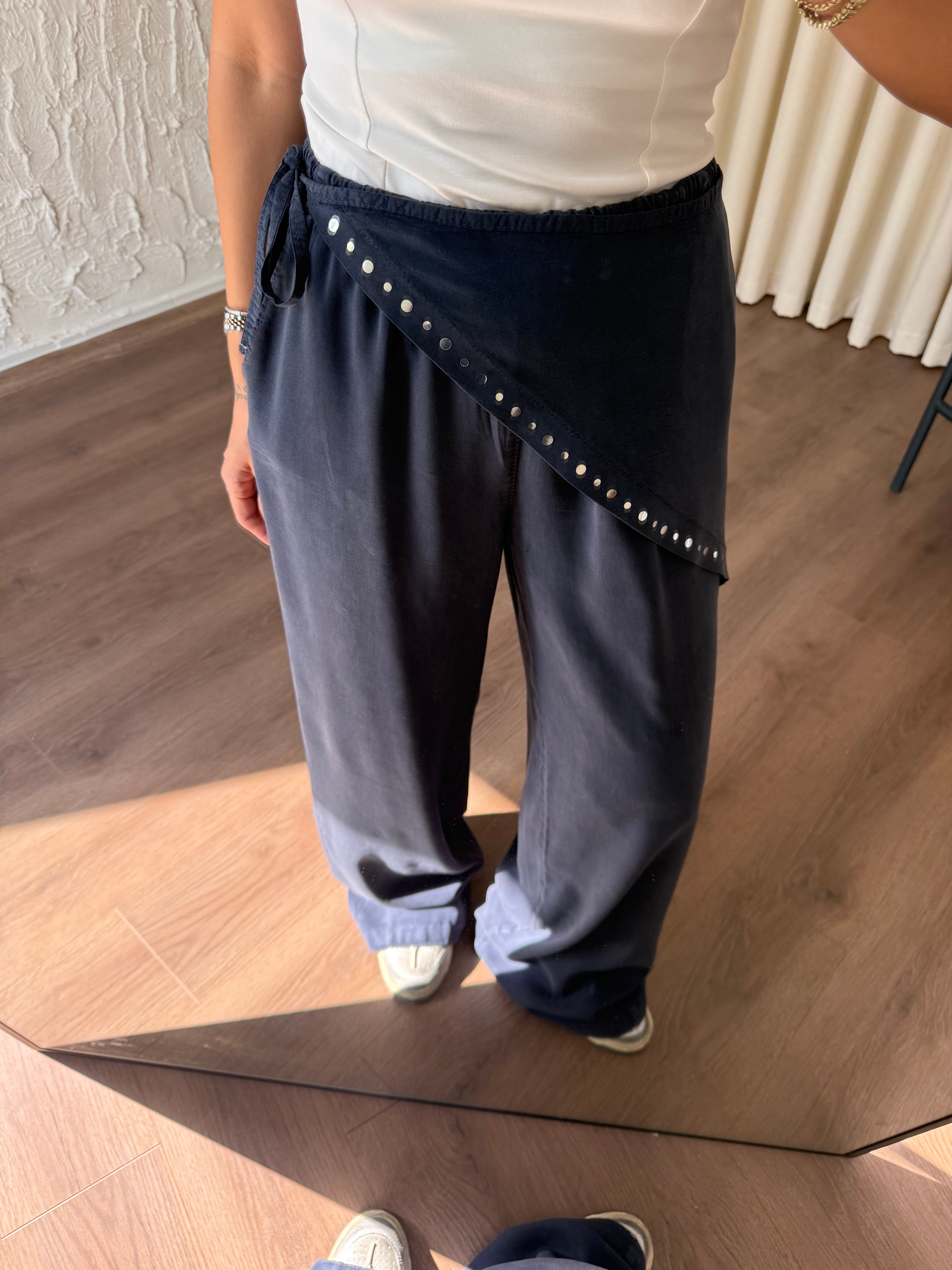 Fular Detaylı Lacivert Pantolon 
