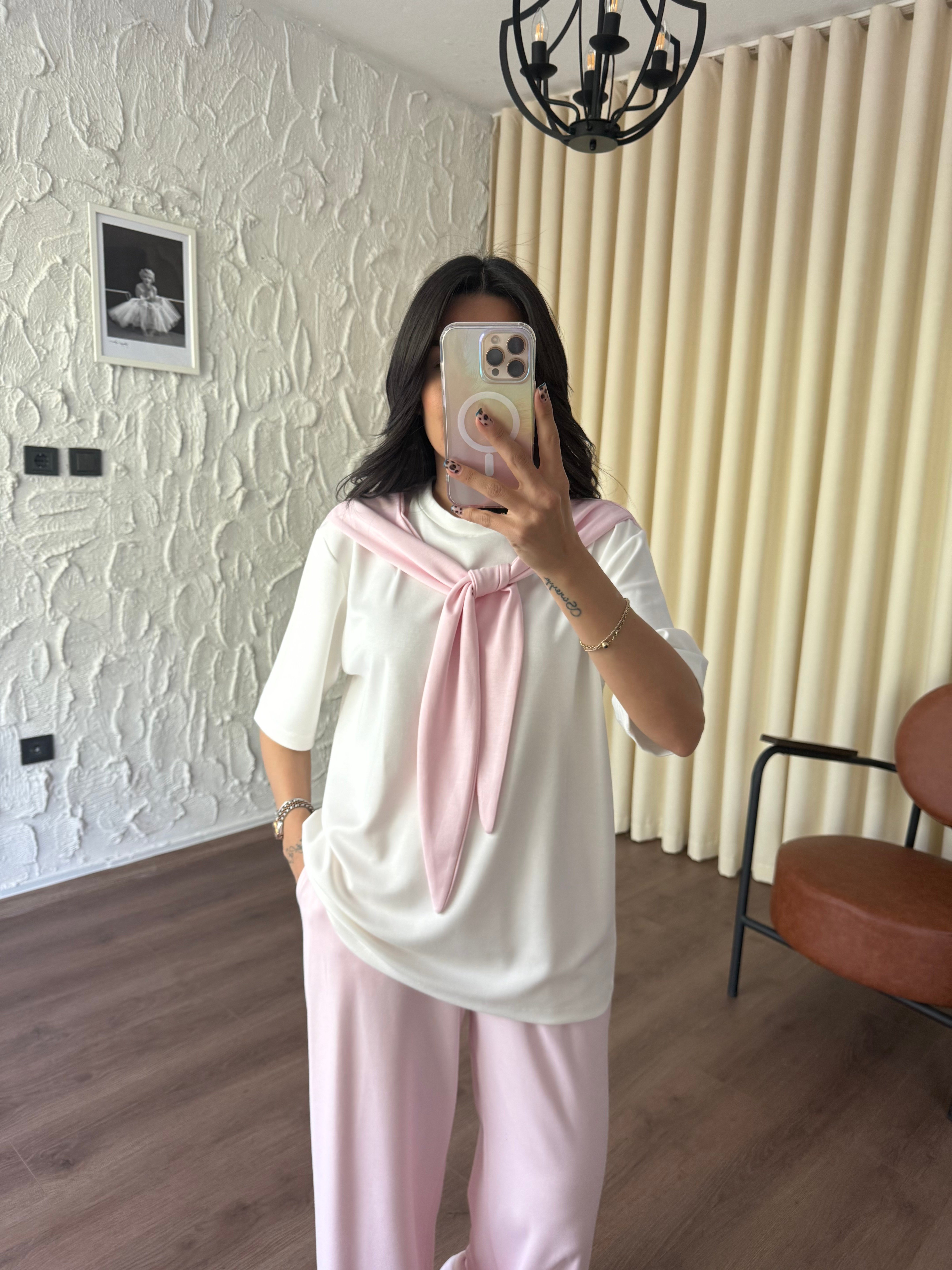 Fular Detaylı Pembe Modal Takım