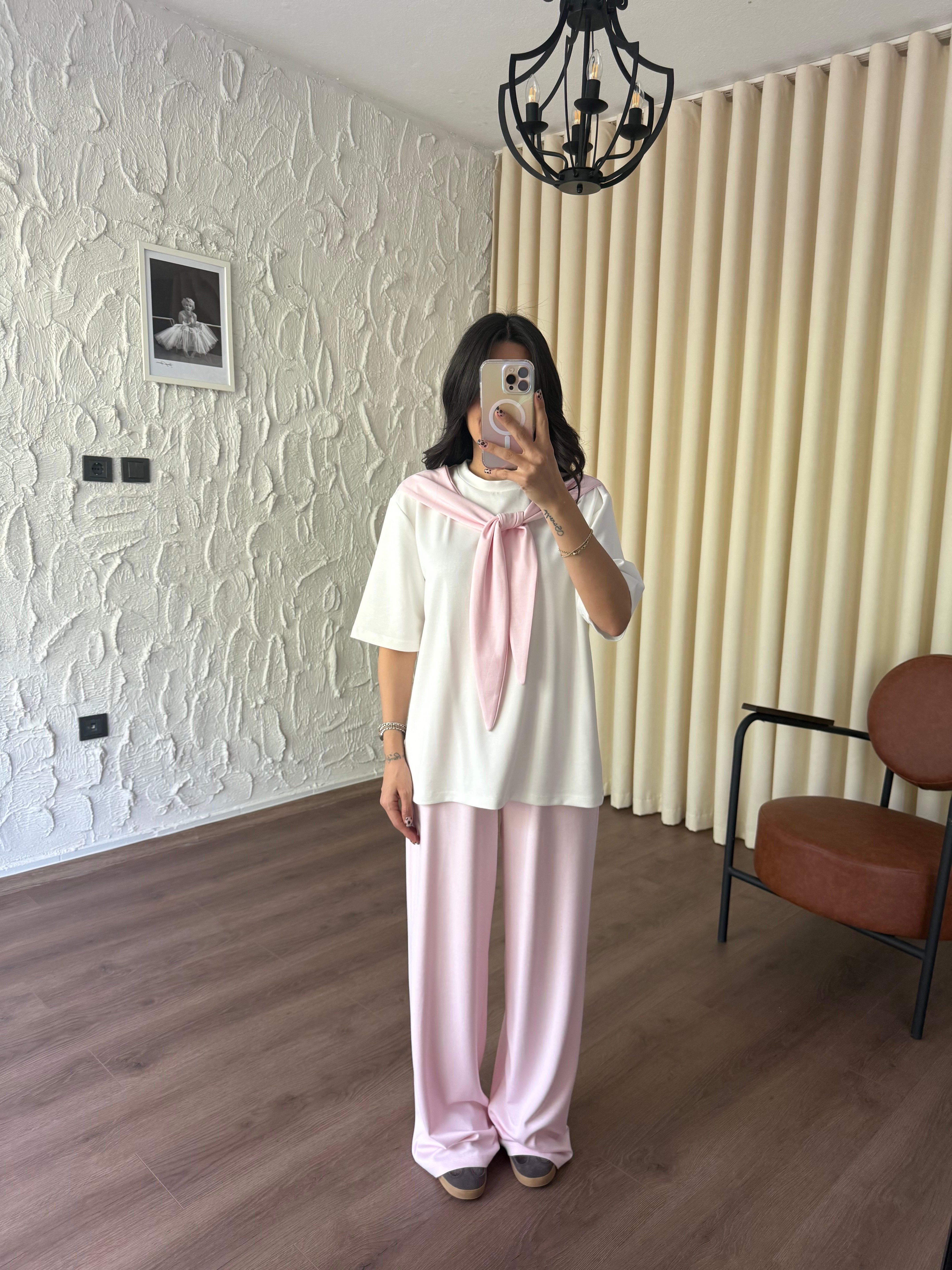 Fular Detaylı Pembe Modal Takım