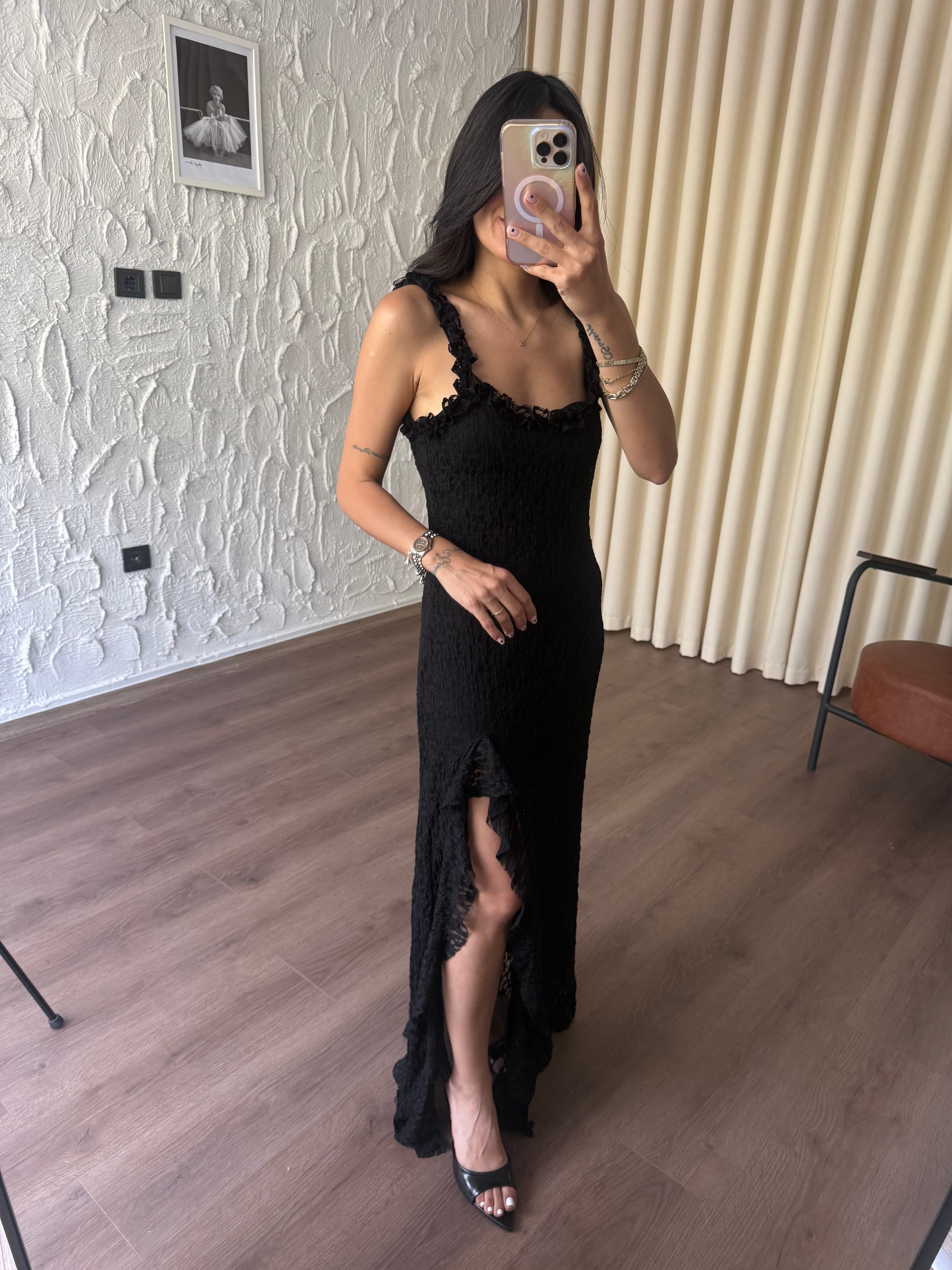 Güpür Dantelli Yırtmaçlı Siyah Elbise