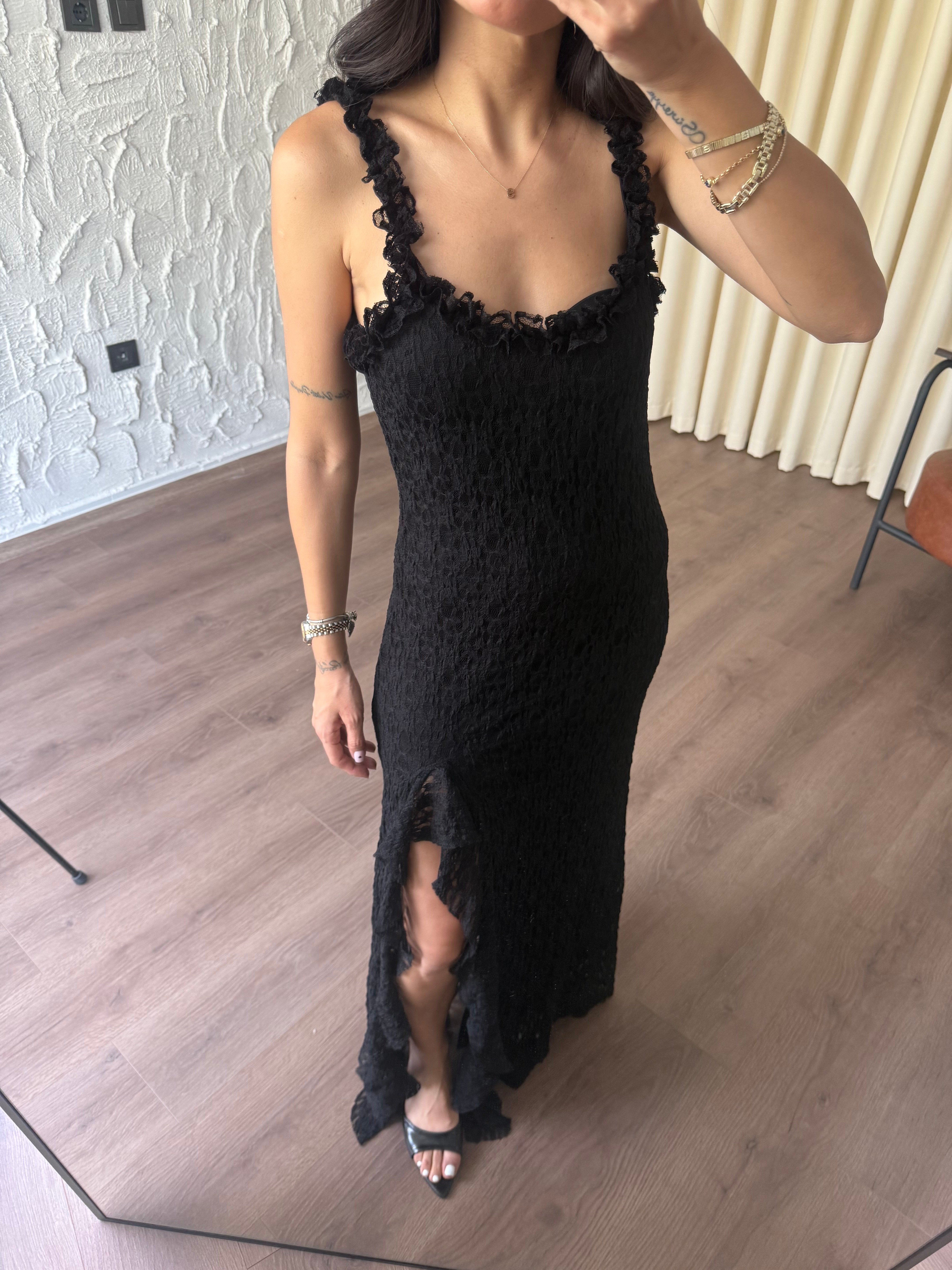 Güpür Dantelli Yırtmaçlı Siyah Elbise