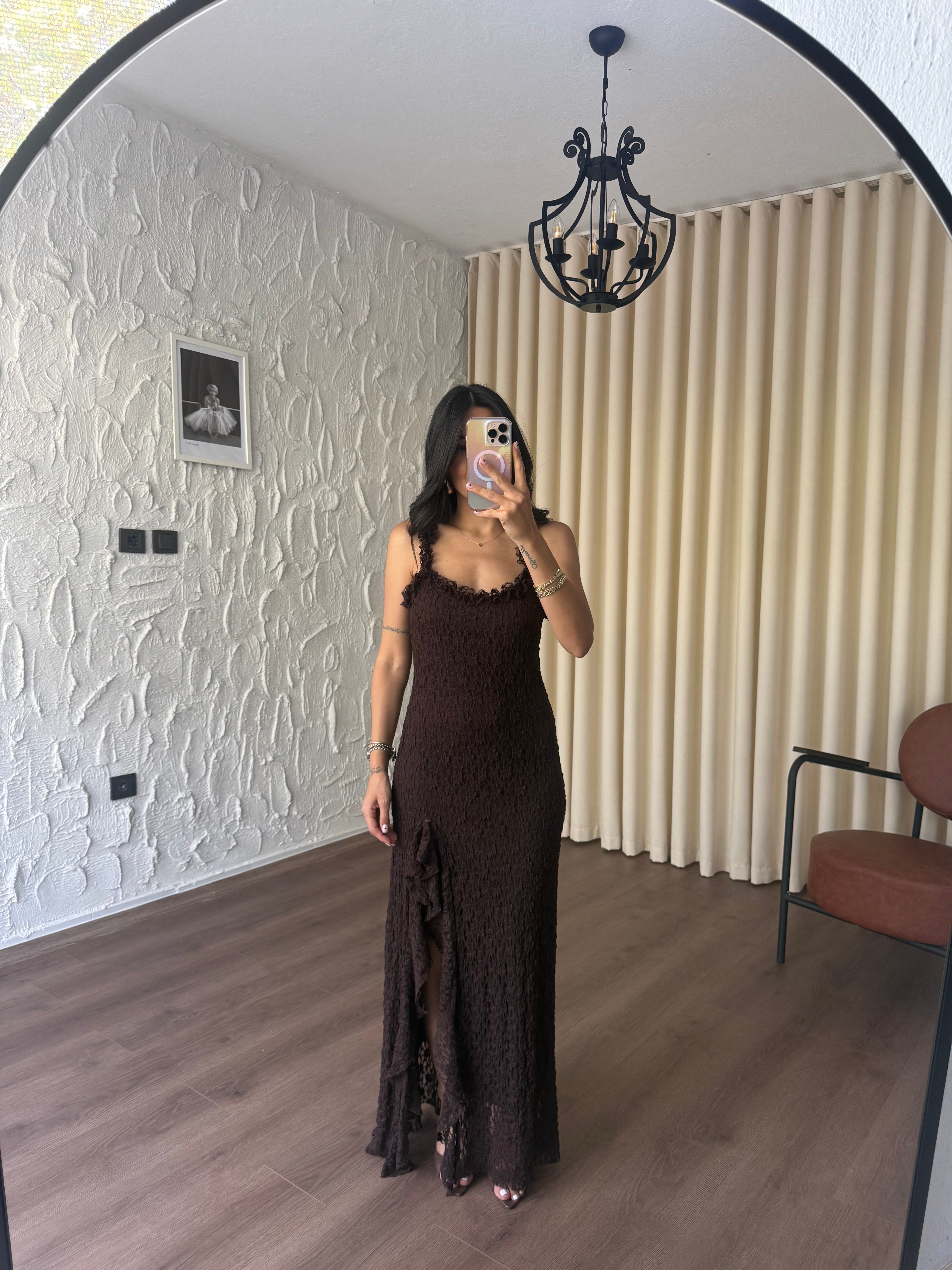 Güpür Dantelli Yırtmçlı Kahve Elbise
