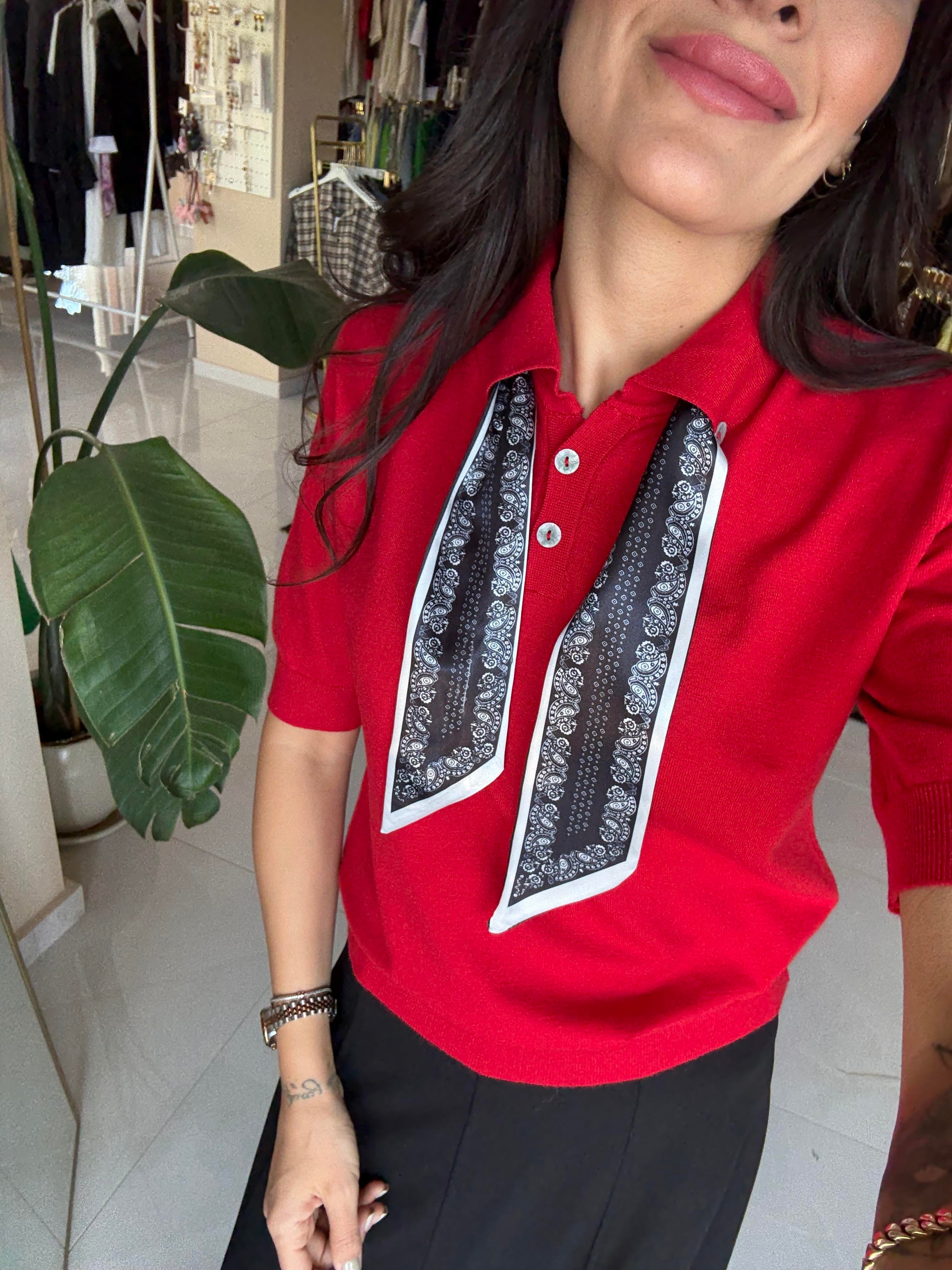 Hang Fularlı Kırmızı Triko