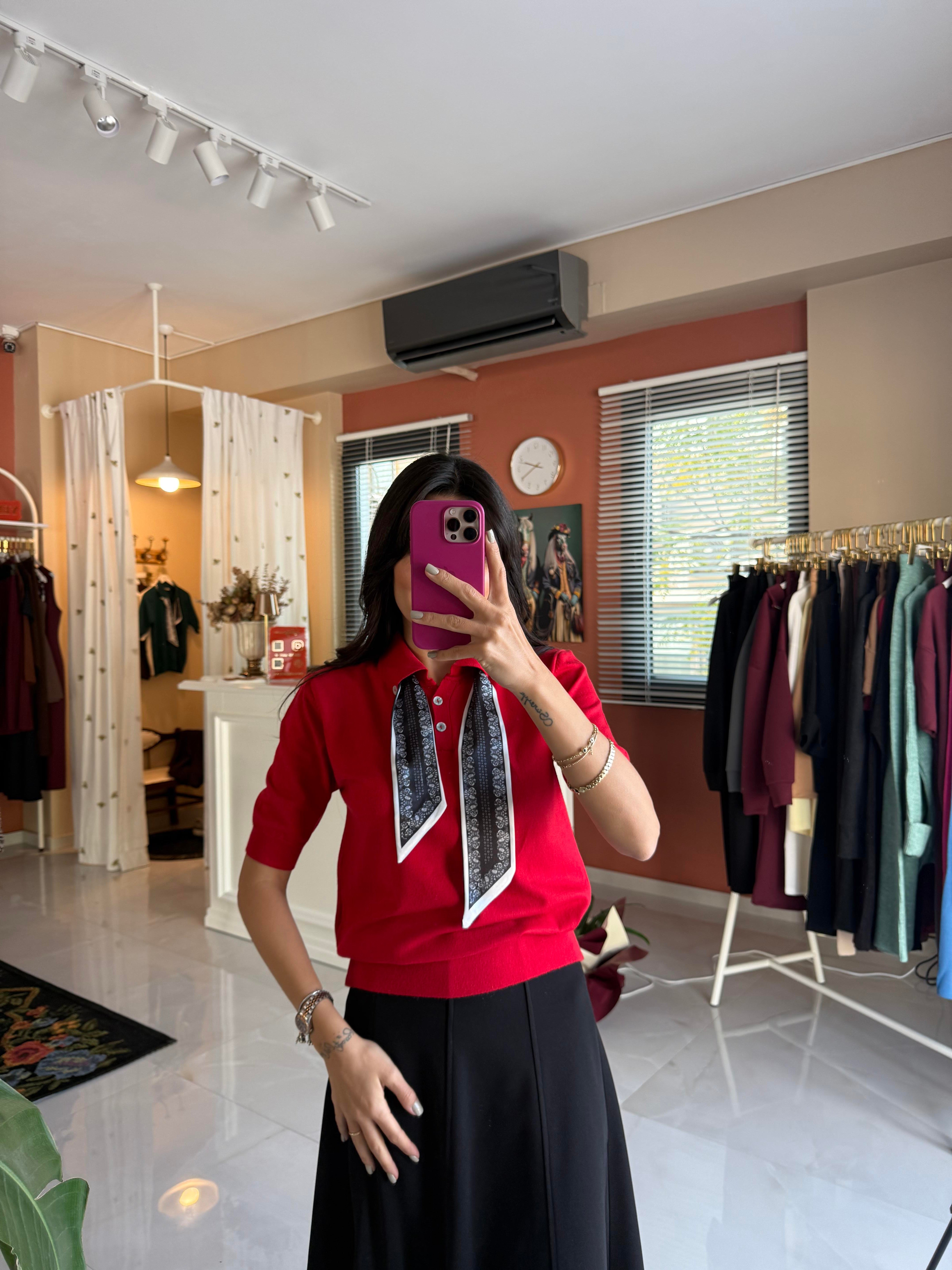 Hang Fularlı Kırmızı Triko