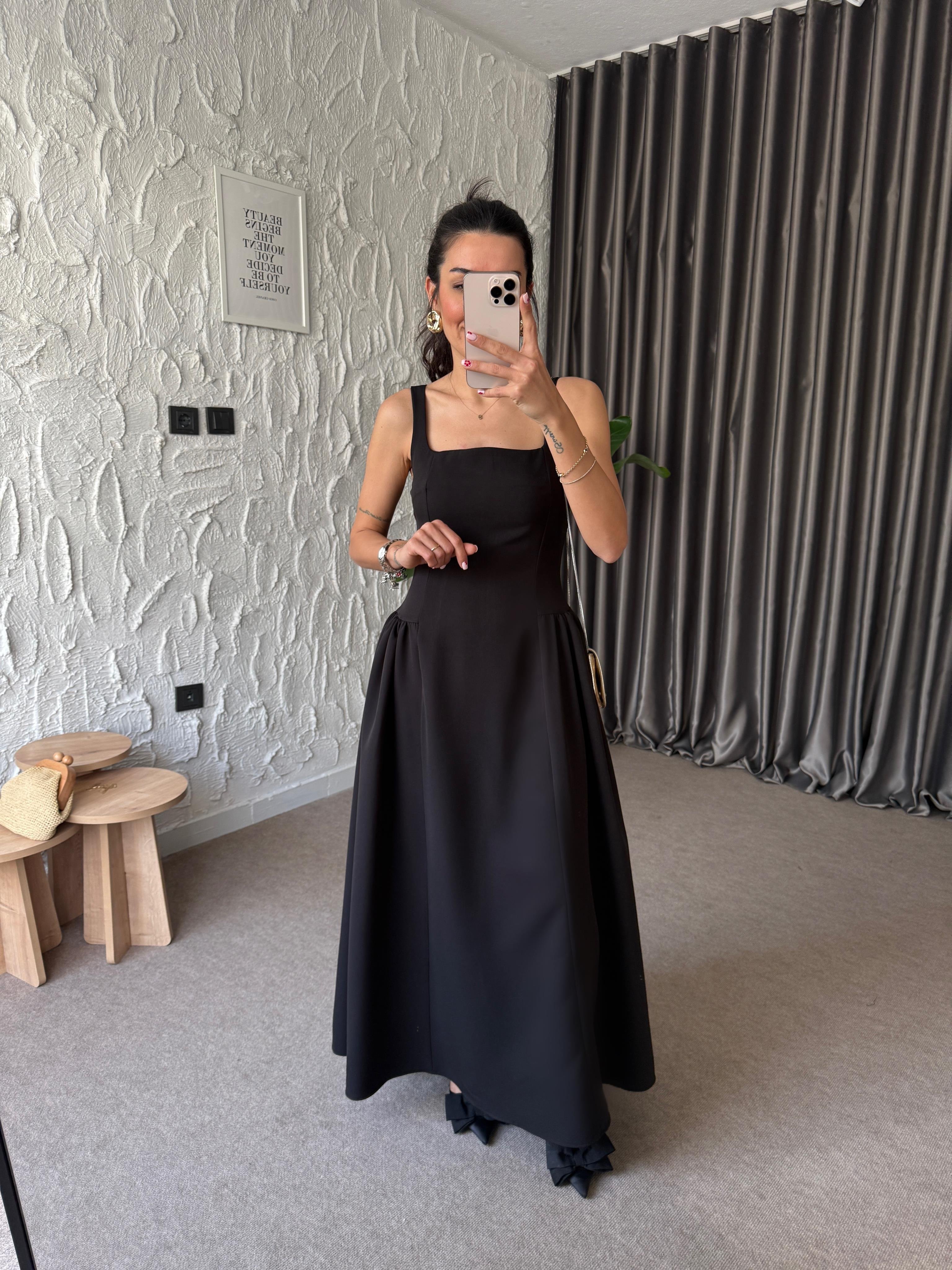 Heidi Piliseli Siyah Elbise