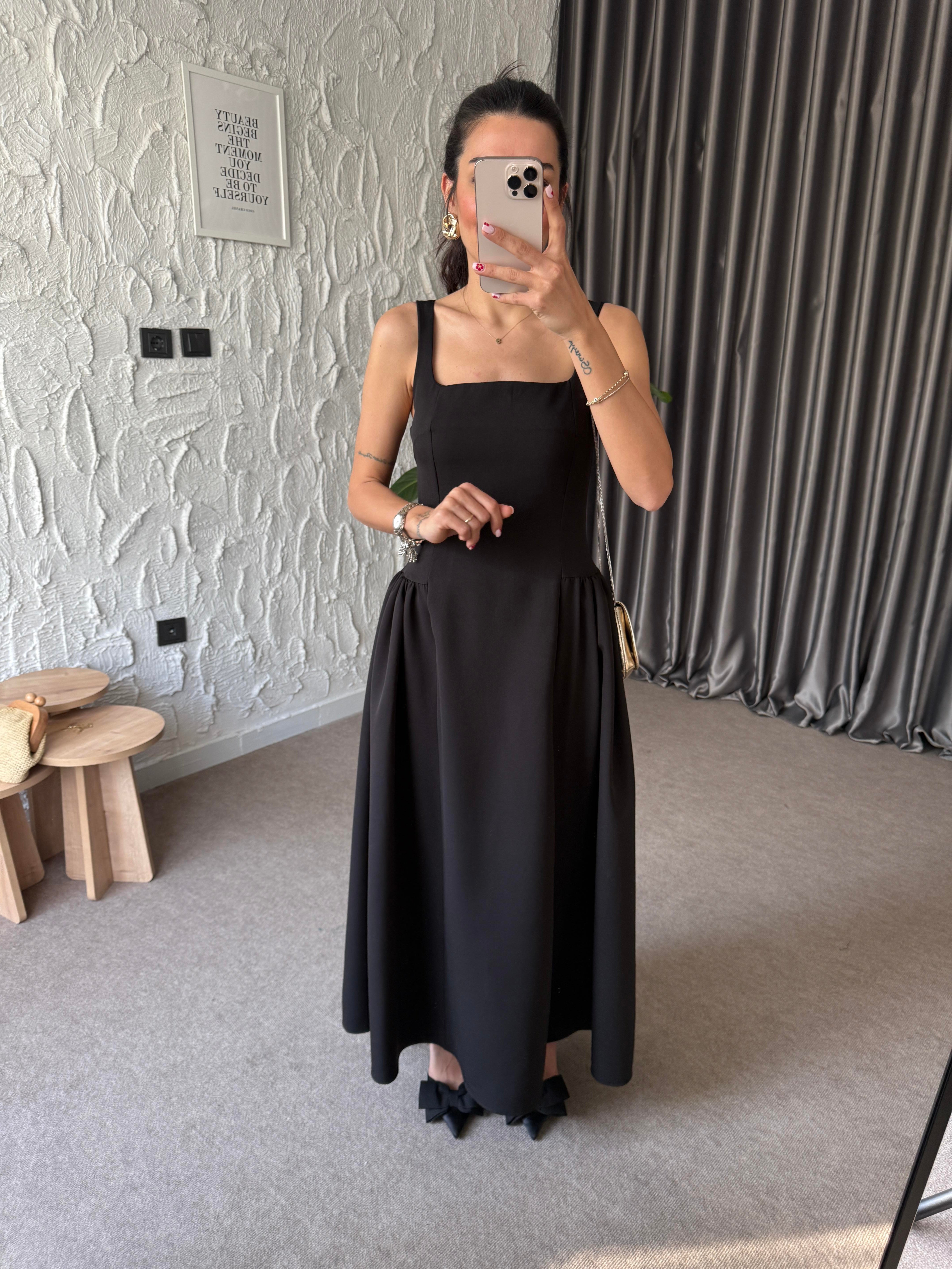 Heidi Piliseli Siyah Elbise