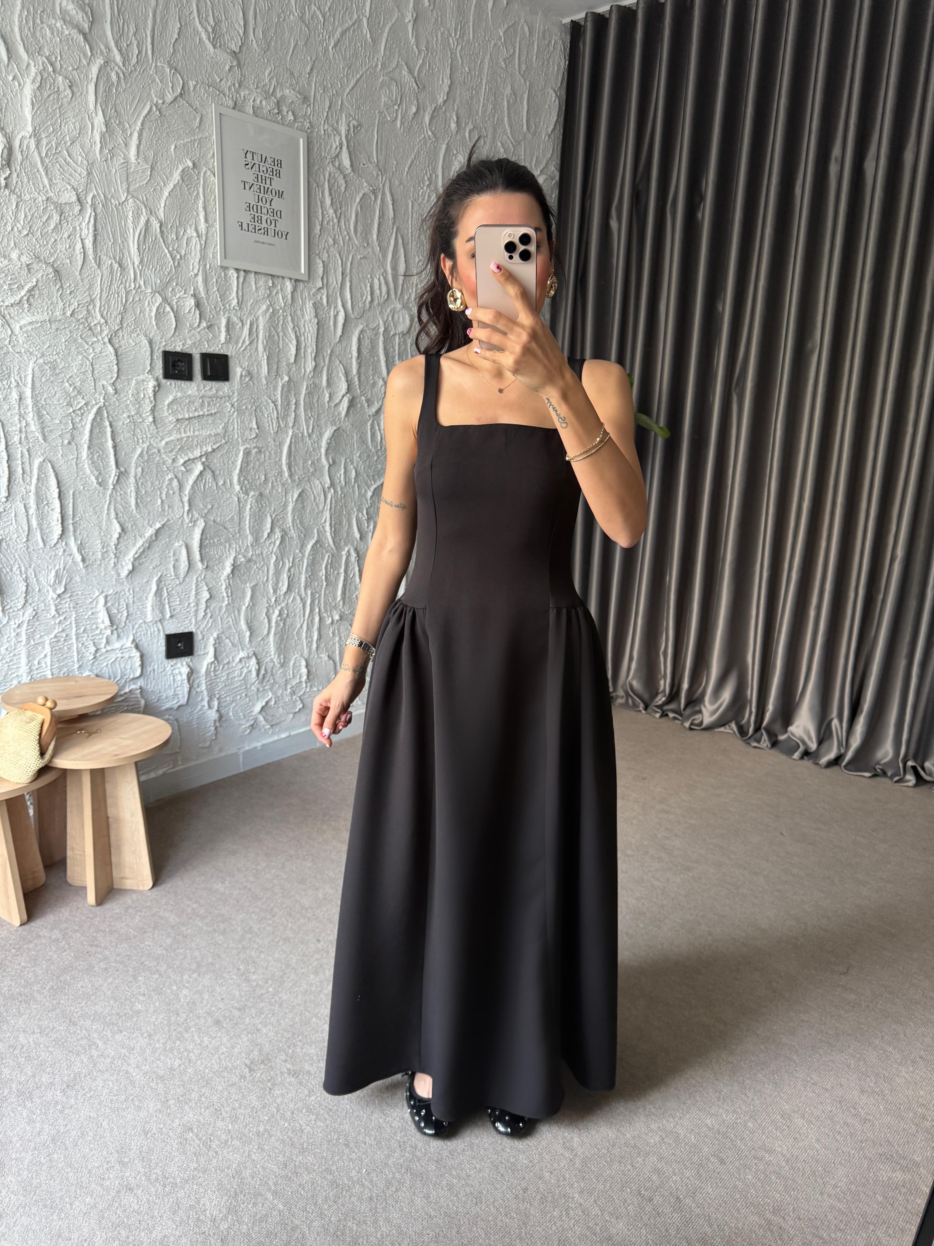 Heidi Piliseli Siyah Elbise