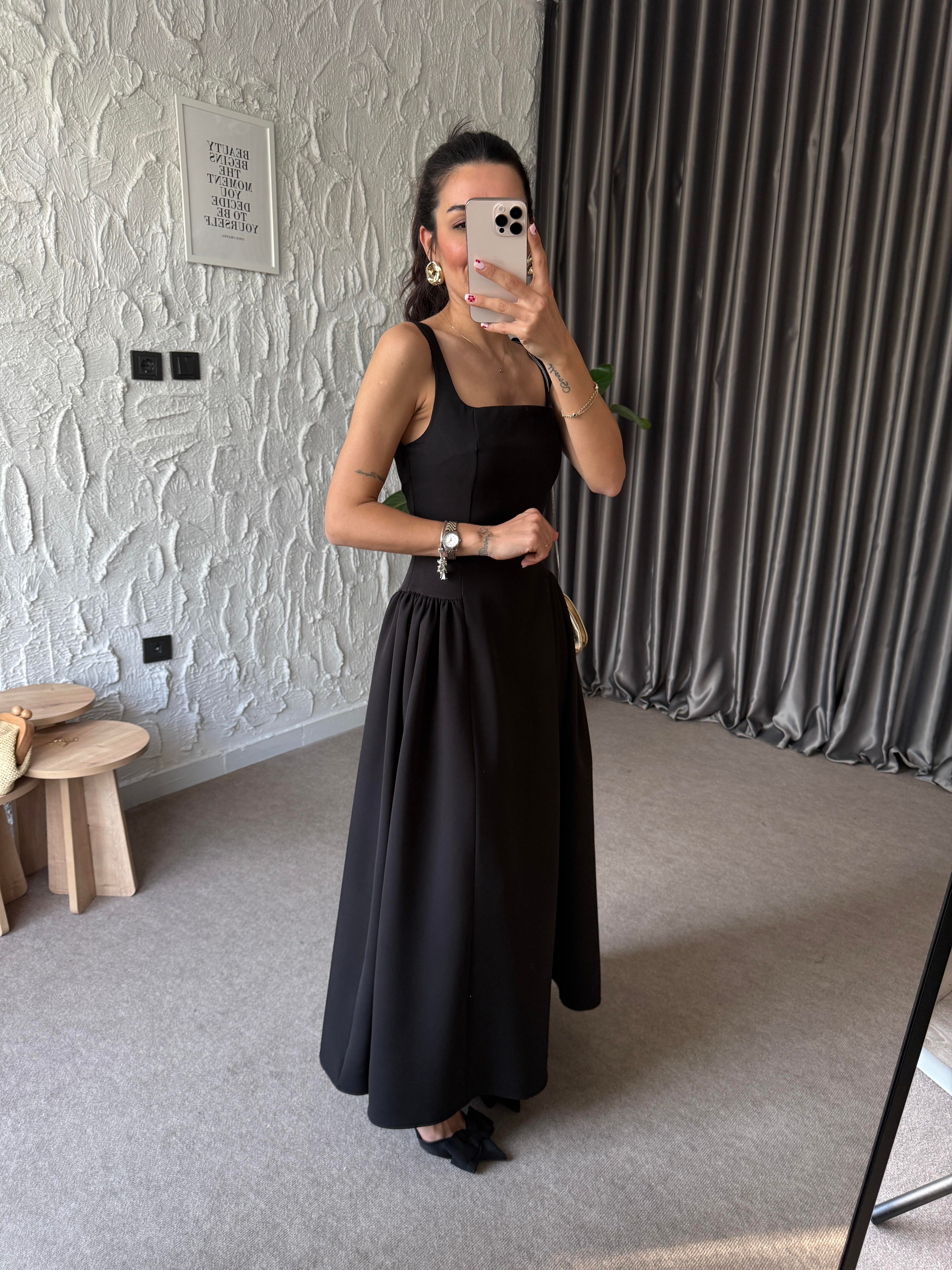 Heidi Piliseli Siyah Elbise