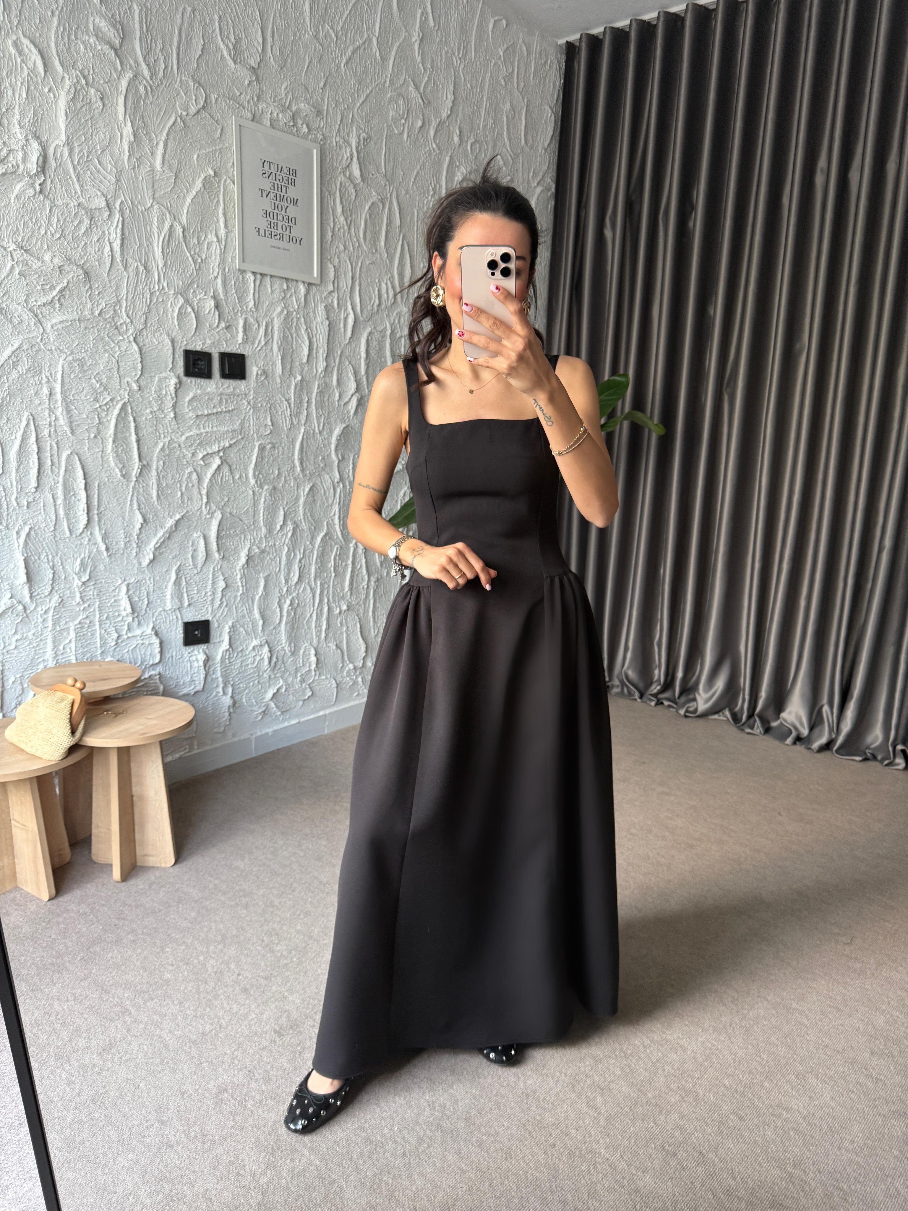 Heidi Piliseli Siyah Elbise