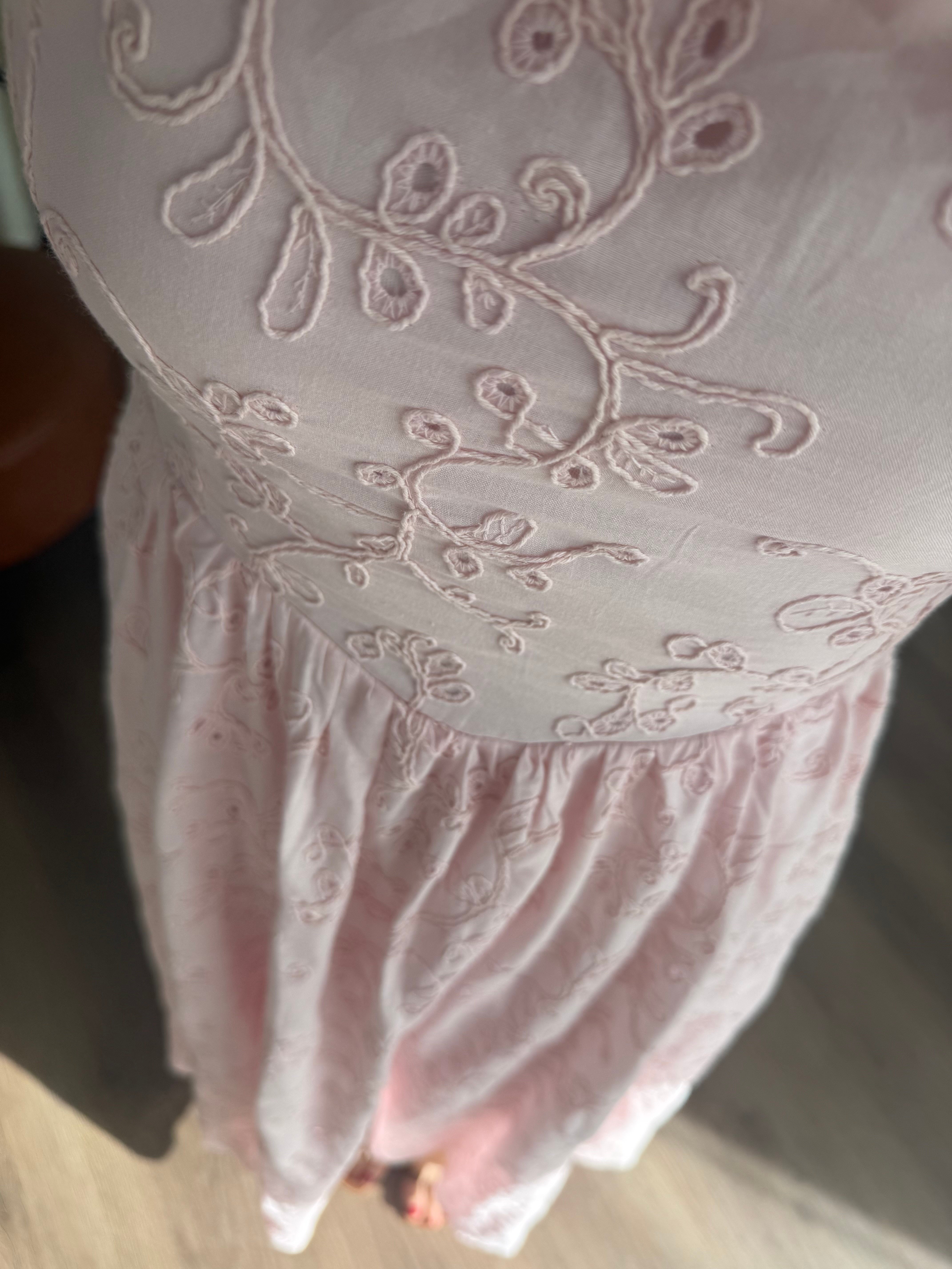 İnes Fistolu Pembe Elbise