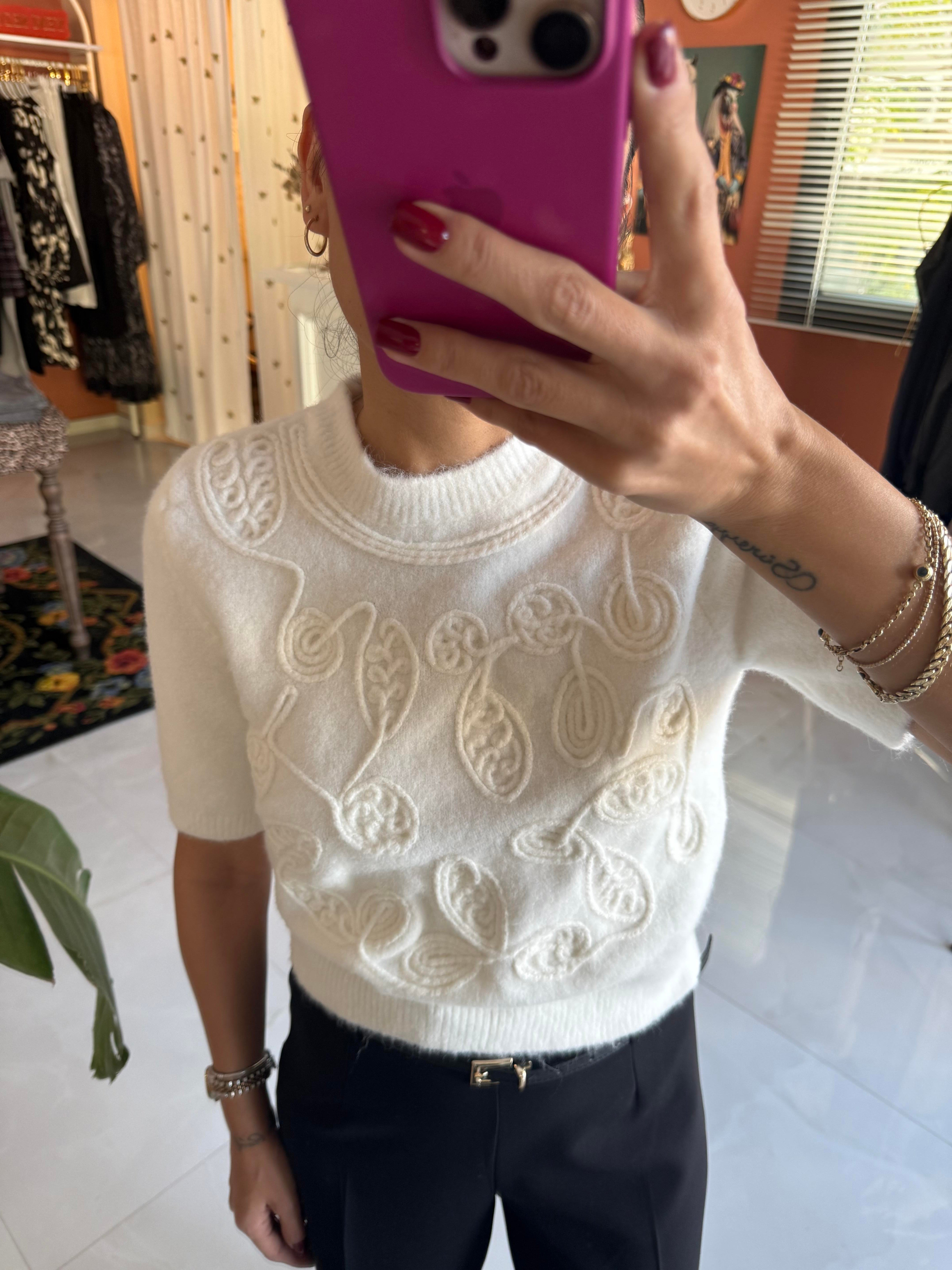 İşlemeli Ekru Triko Kazak