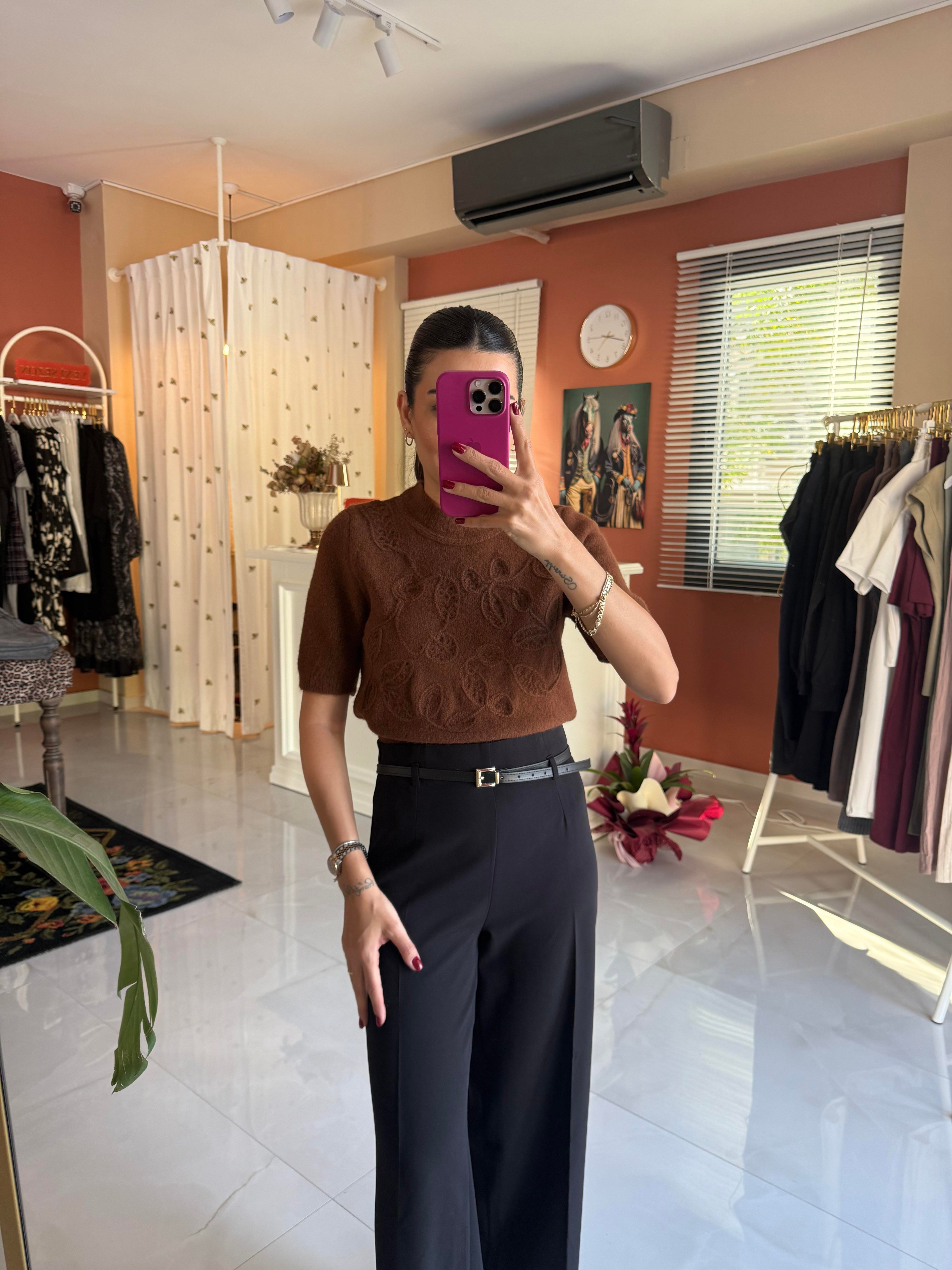 İşlemeli Mocha Triko Kazak