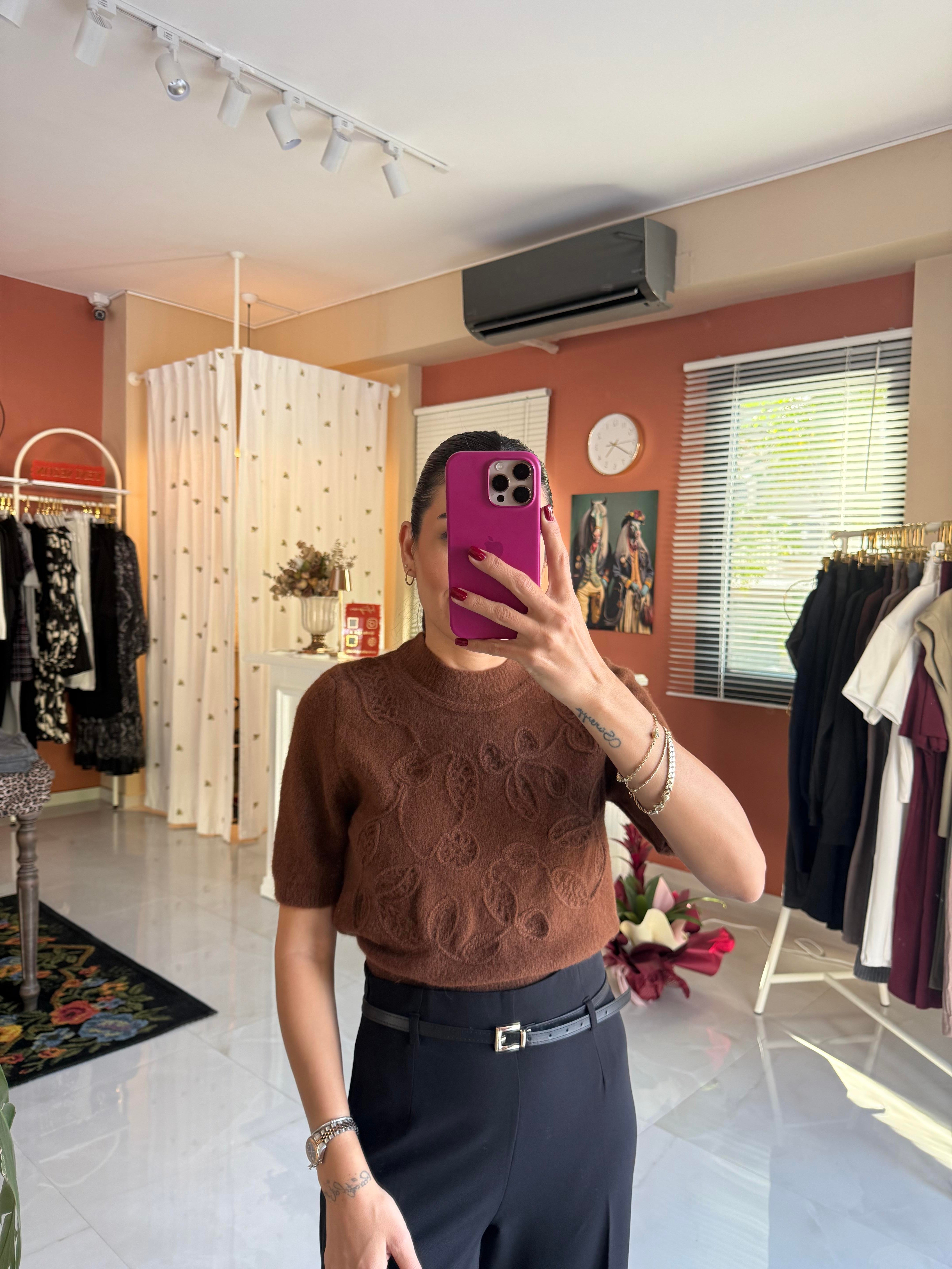 İşlemeli Mocha Triko Kazak