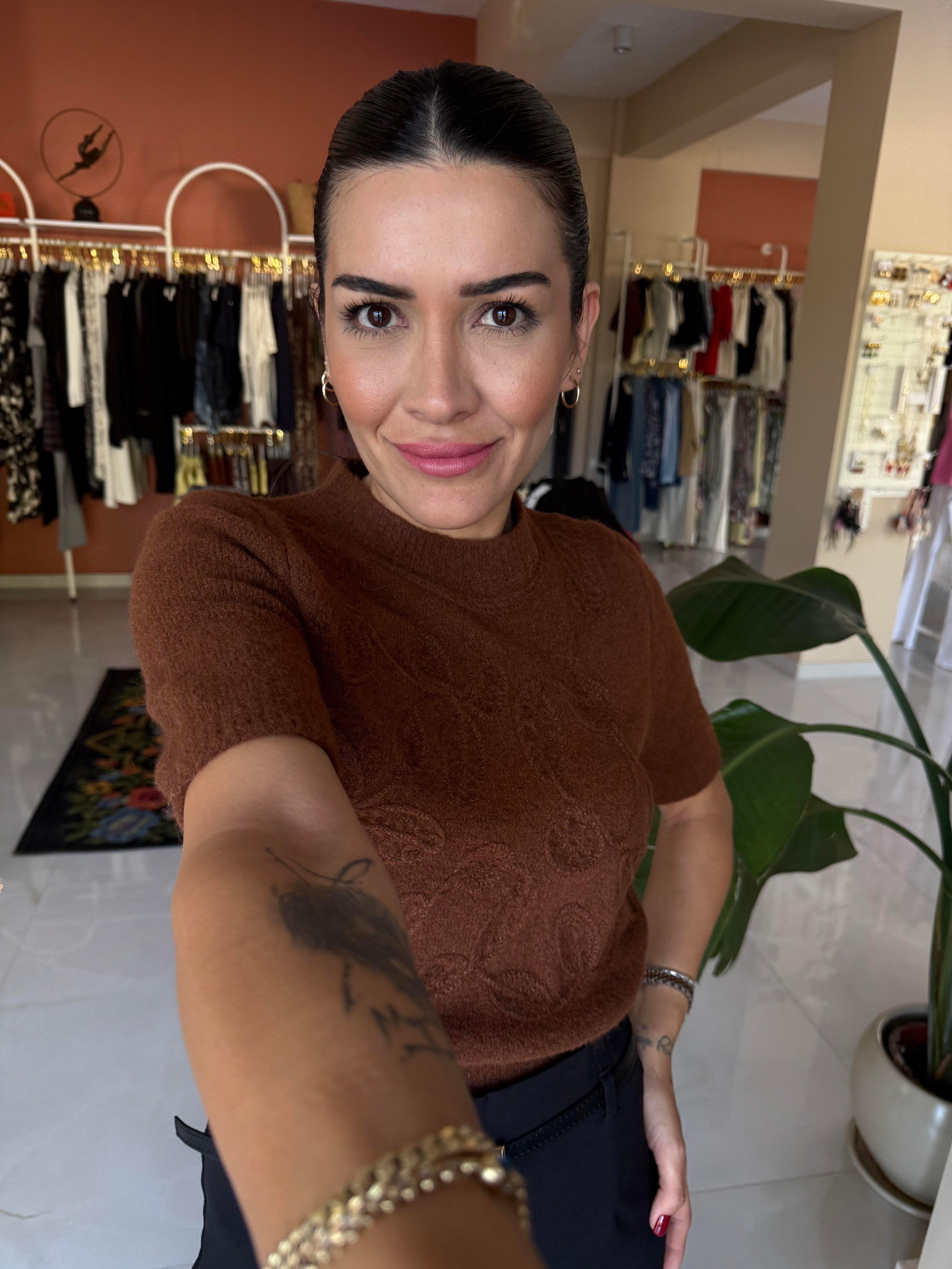 İşlemeli Mocha Triko Kazak