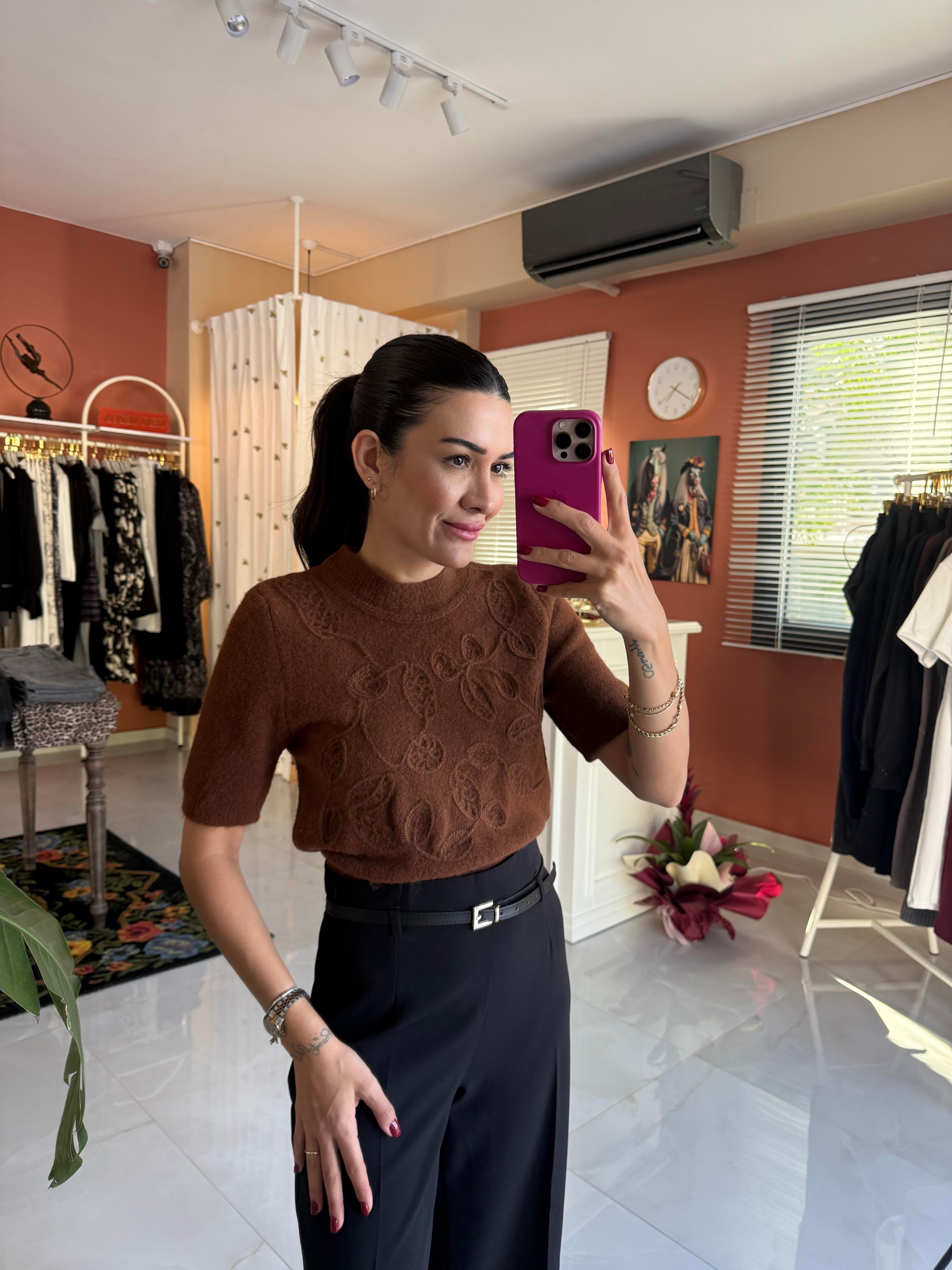 İşlemeli Mocha Triko Kazak