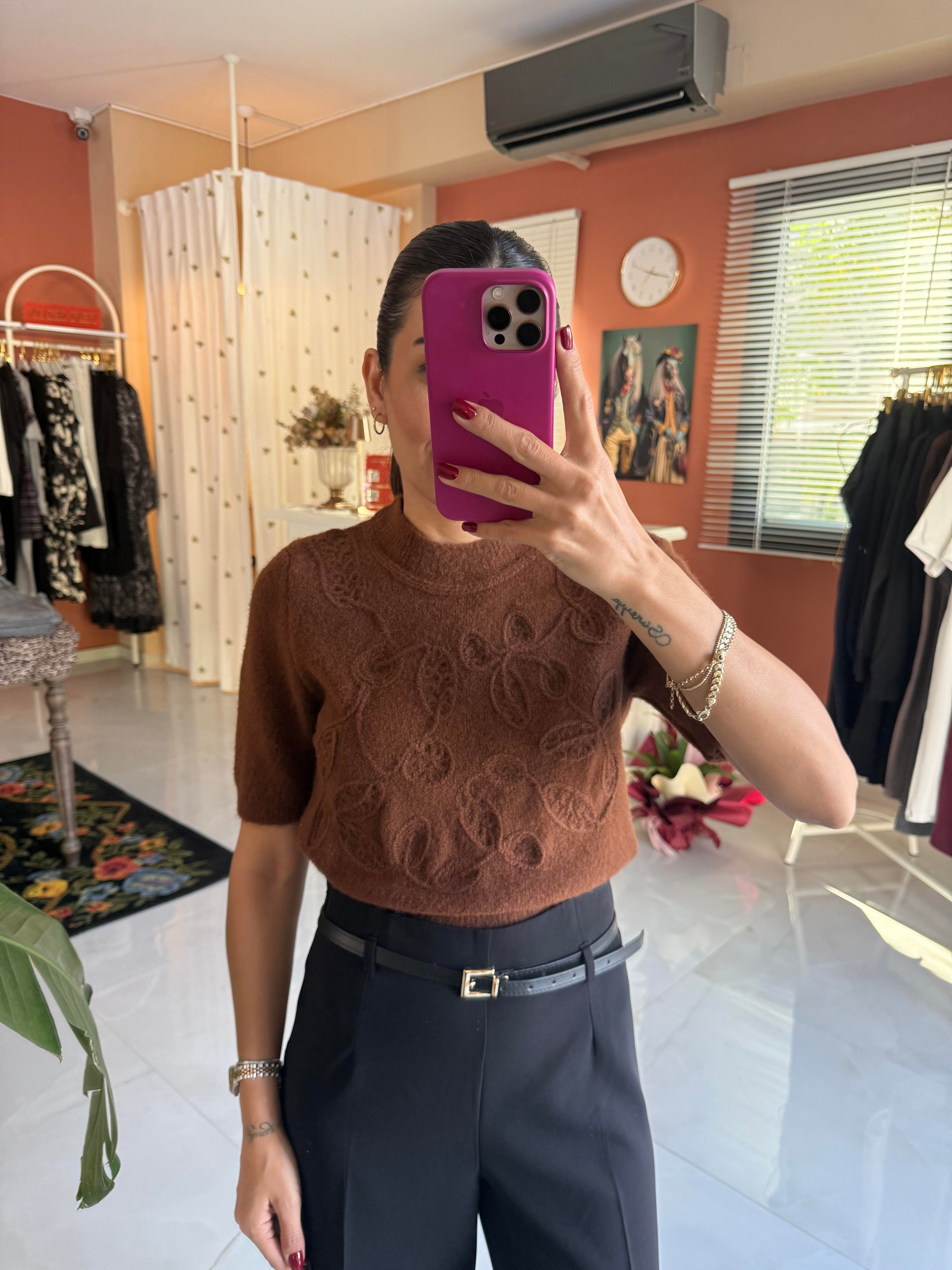 İşlemeli Mocha Triko Kazak