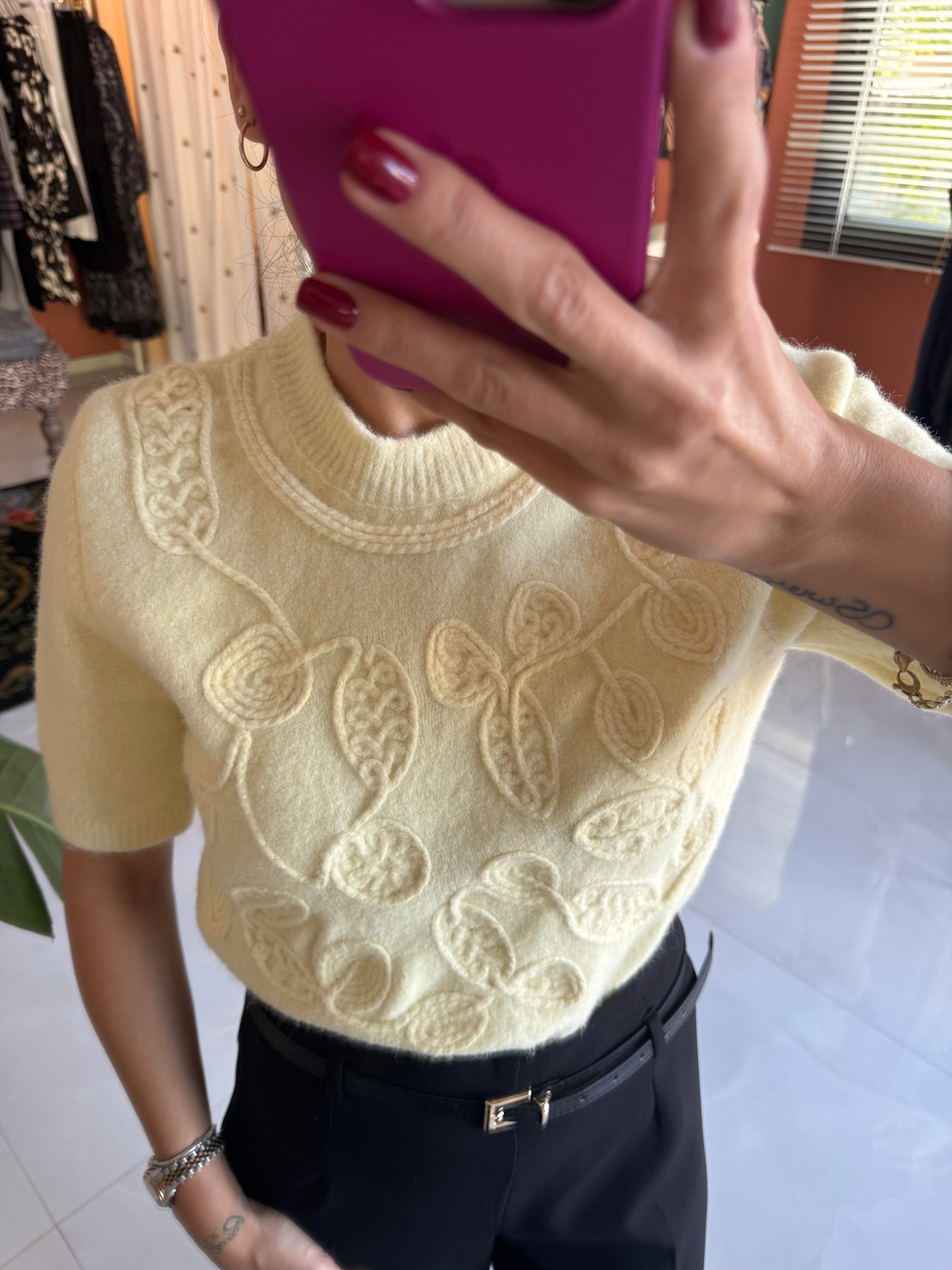 İşlemeli Sarı Triko Kazak